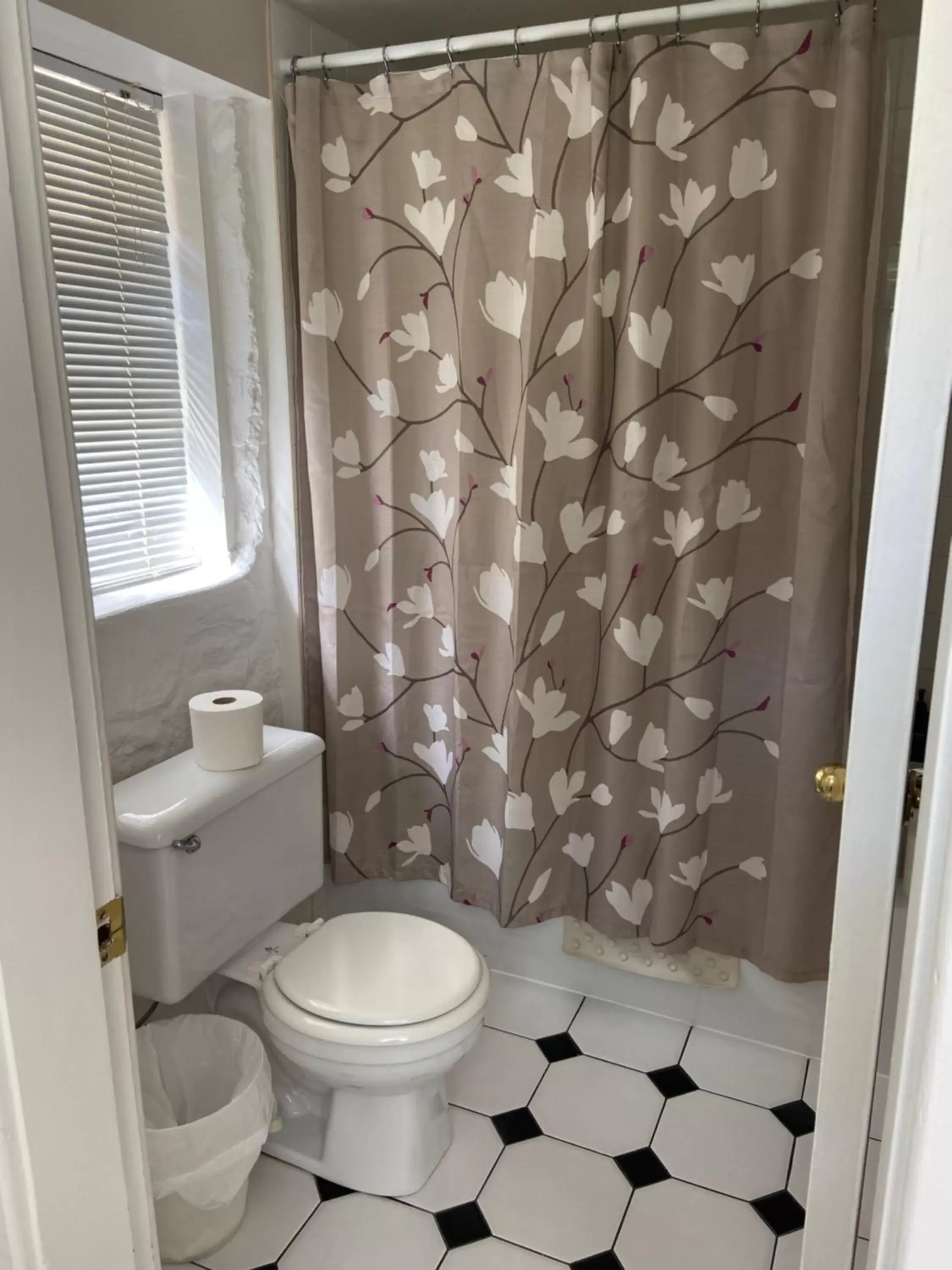 Bathroom in Windsor Guest House