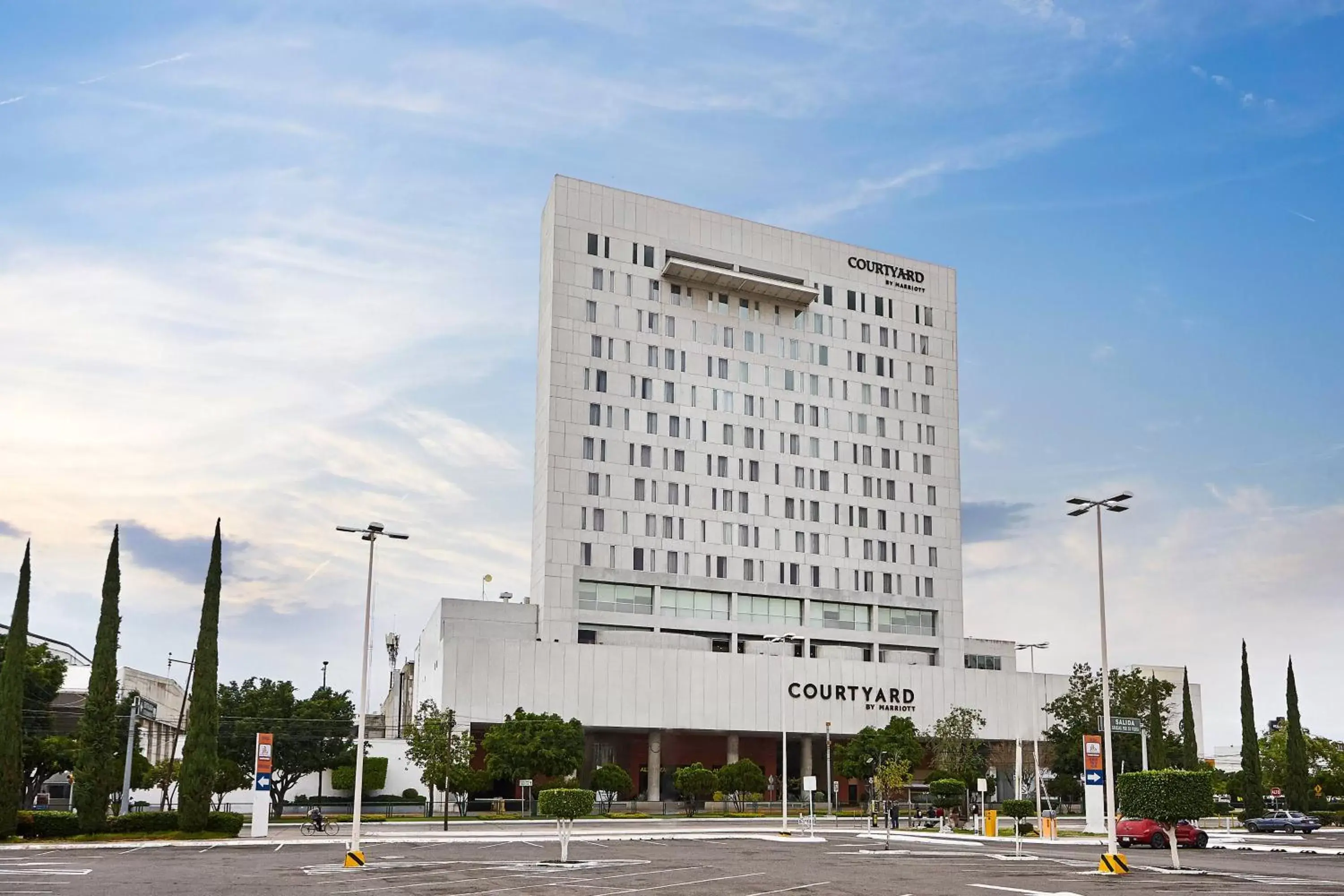 Property Building in Courtyard by Marriott Leon at The Poliforum