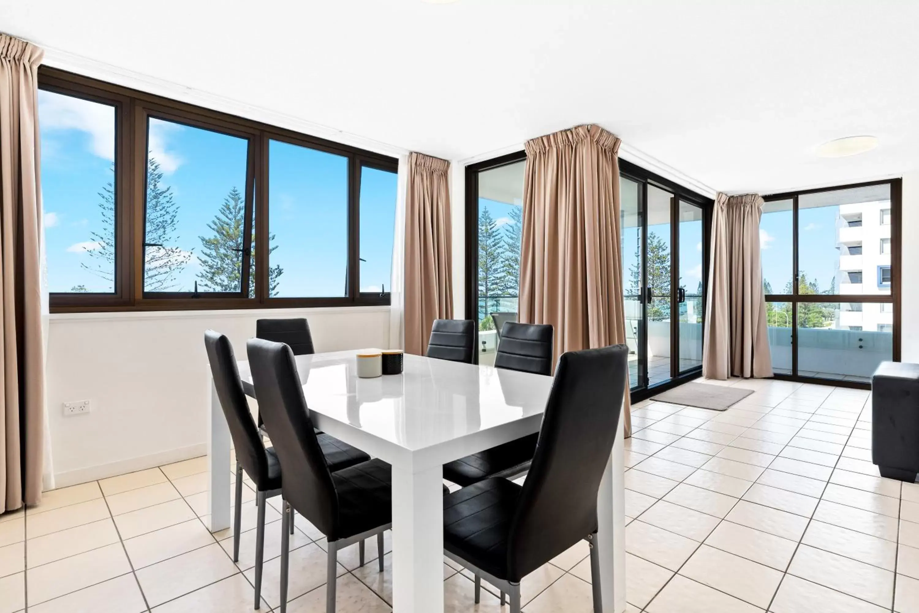 Living room in Windward Apartments