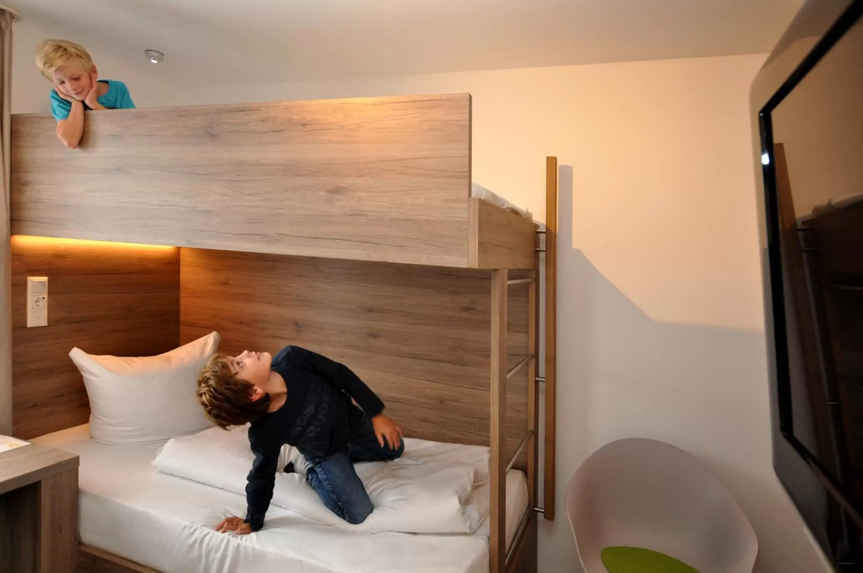 bunk bed in Hotel Perlach Allee by Blattl