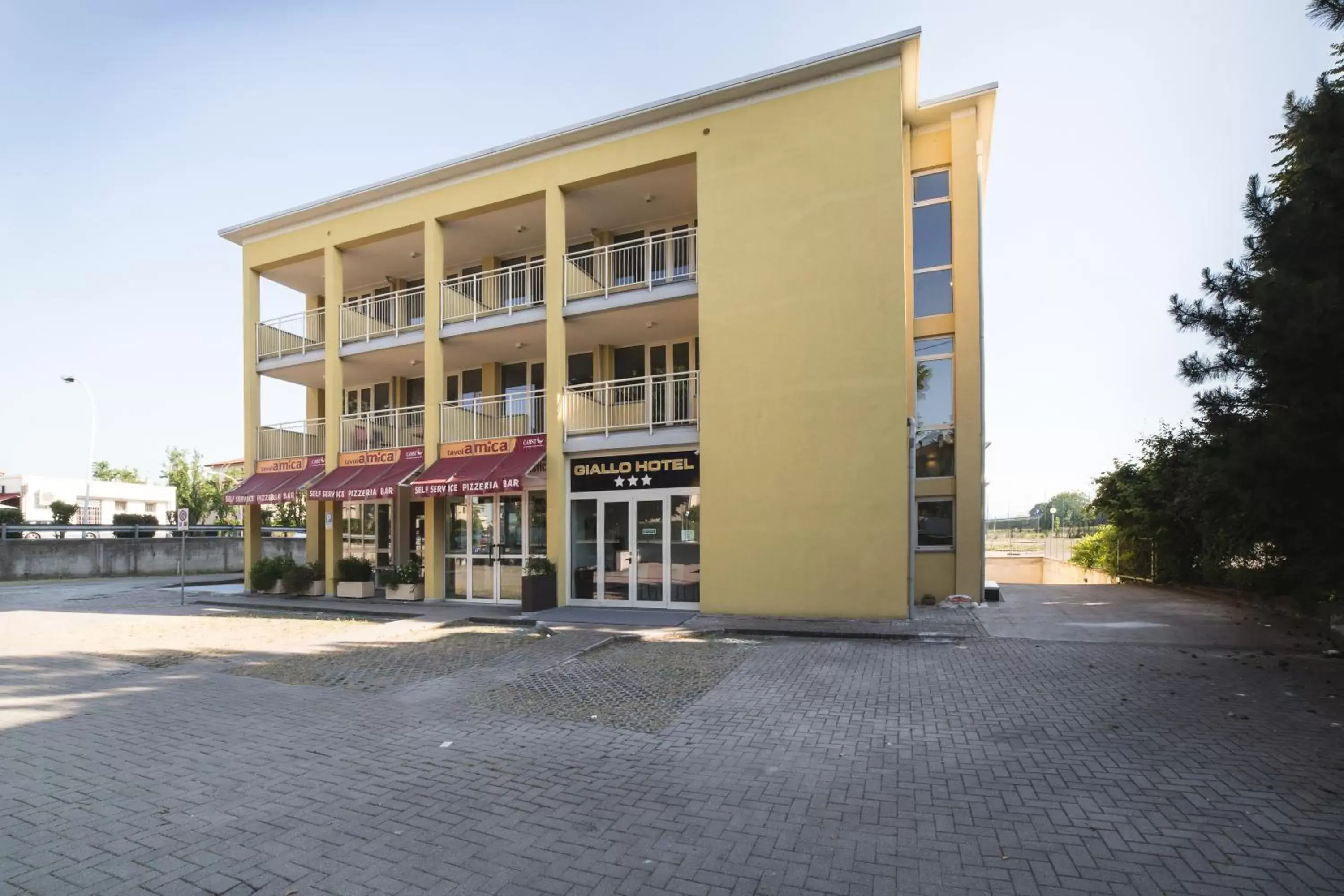 Facade/entrance, Property Building in Hotel Giallo