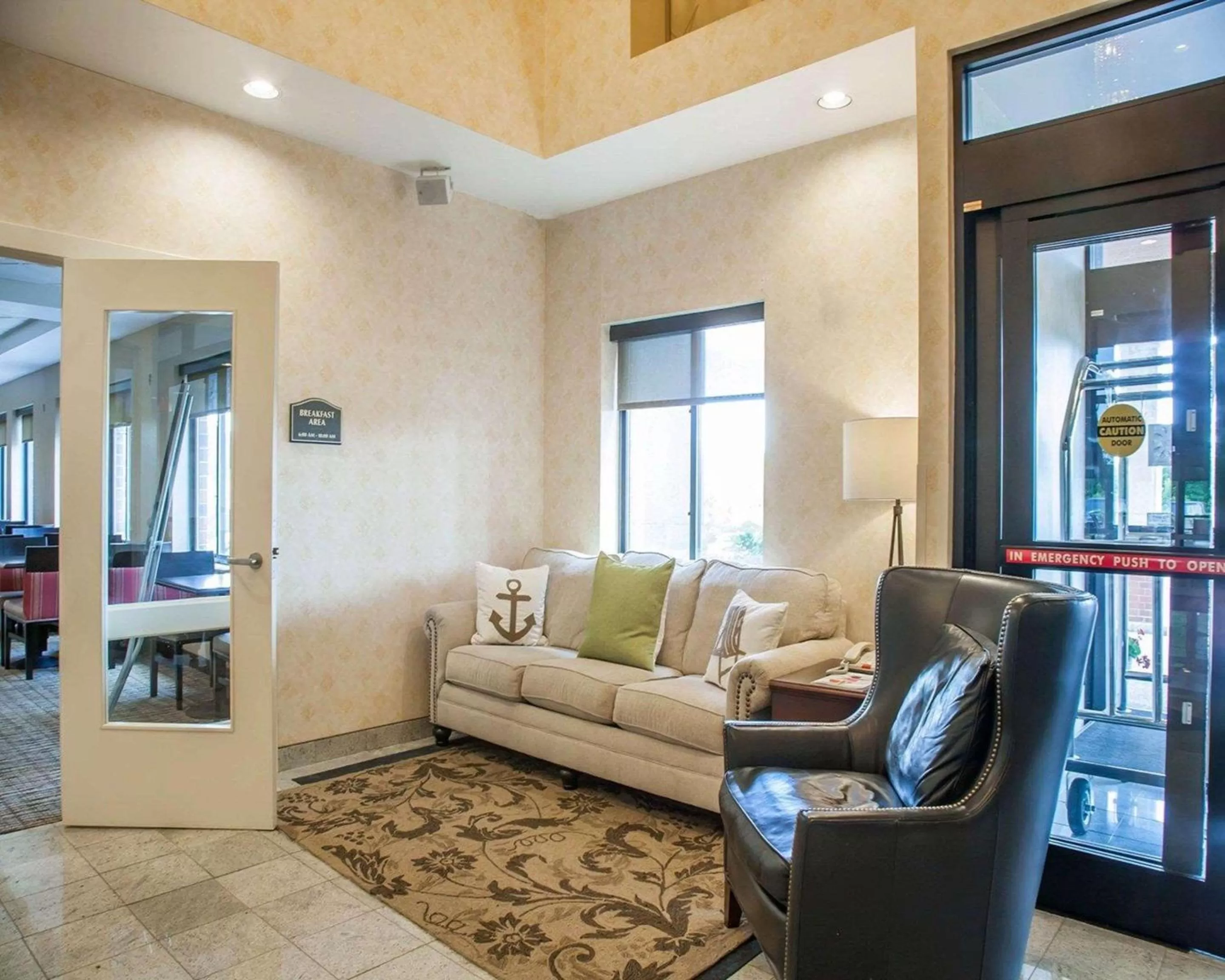 Lobby or reception in Comfort Suites West Warwick - Providence