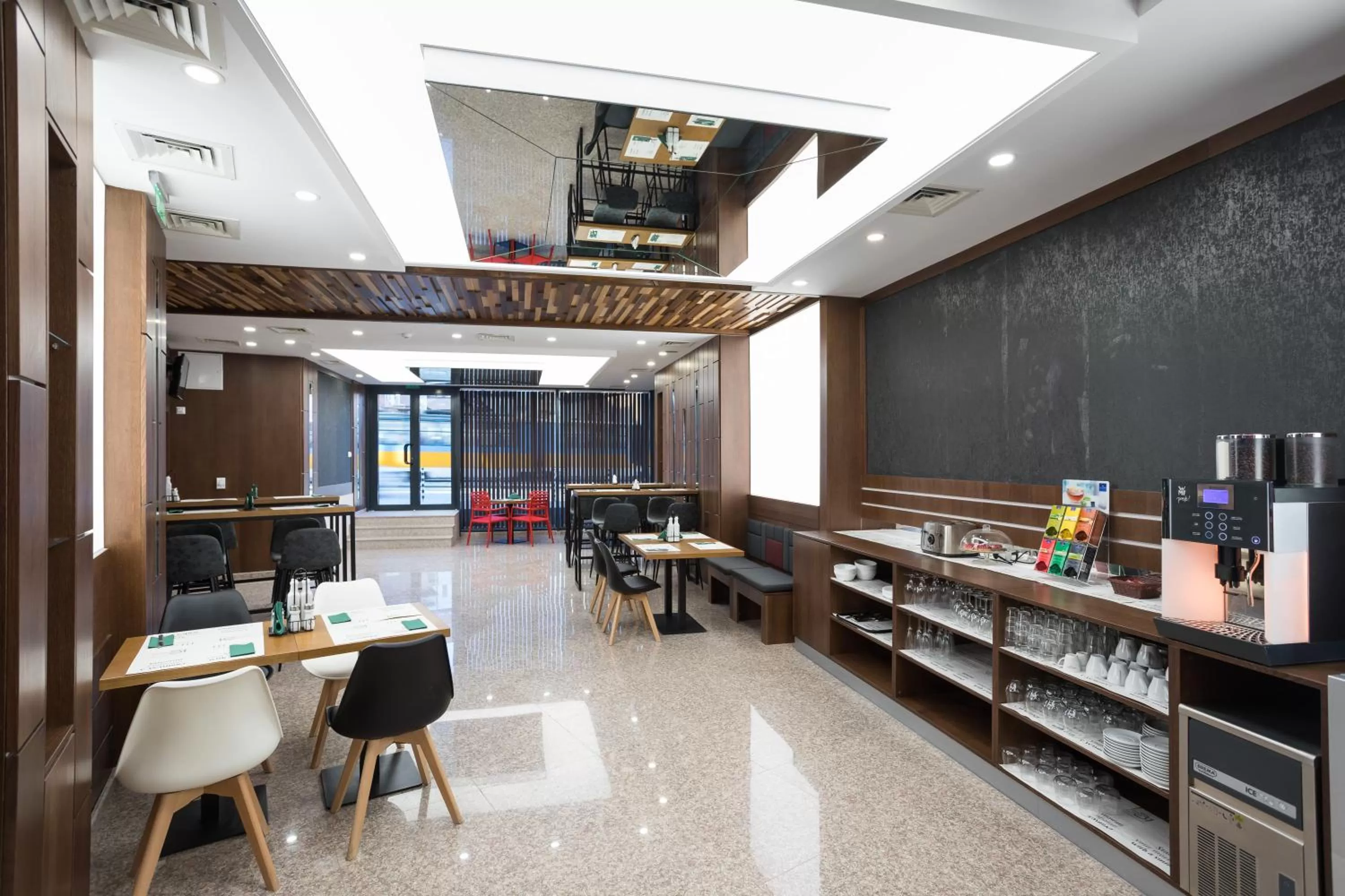 Restaurant/places to eat in B1 Boutique Hotel Sofia