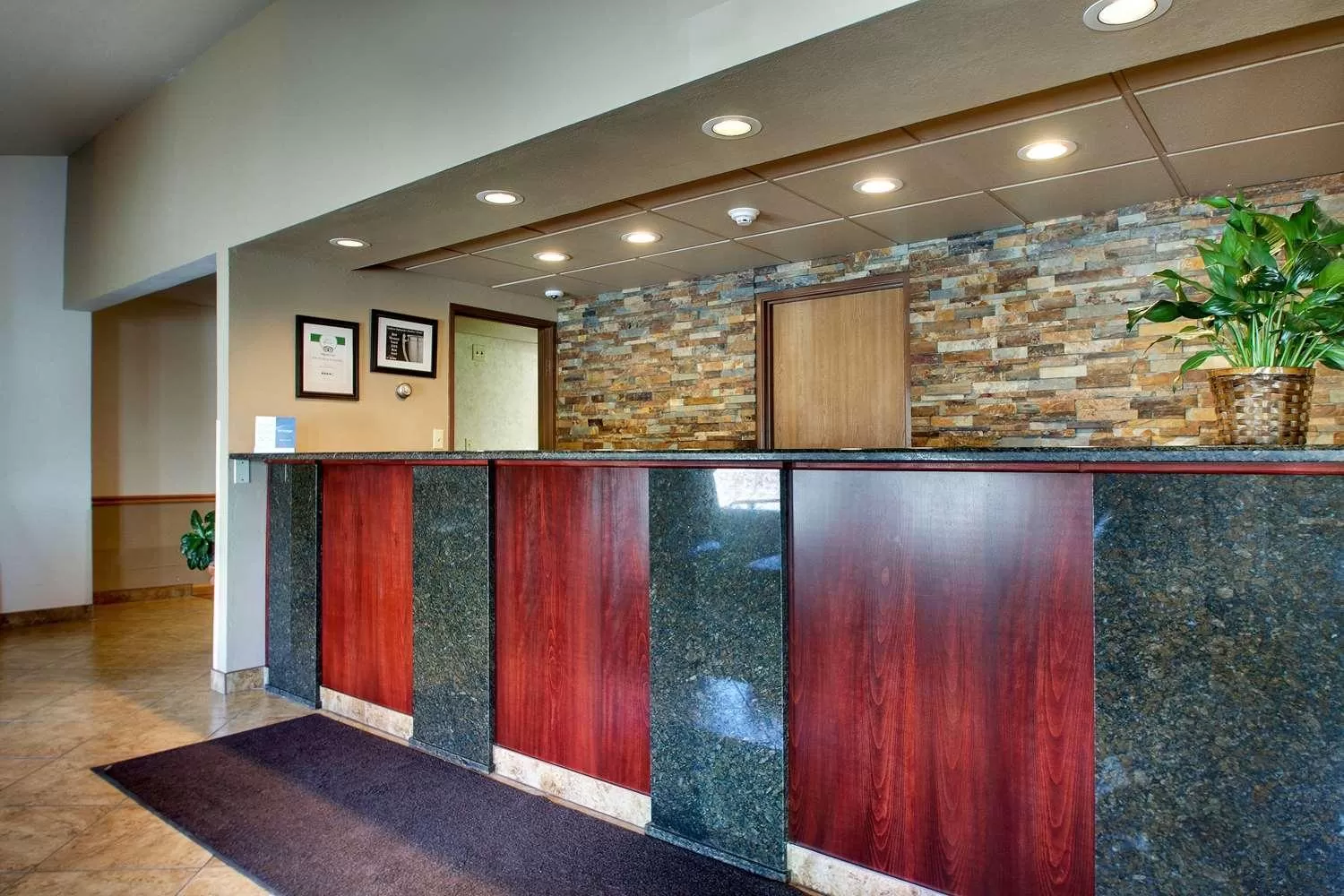 Lobby or reception in Best Western West Hills Inn