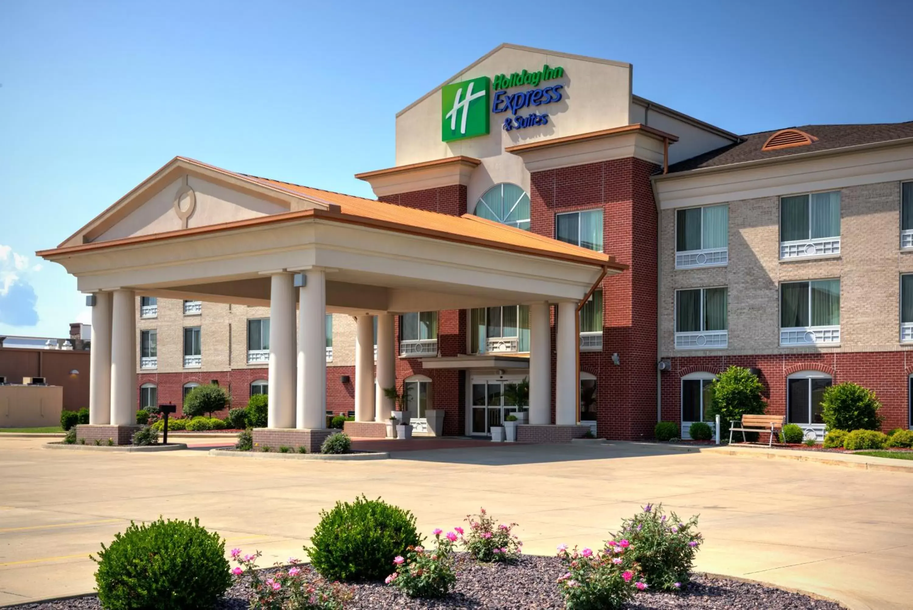 Property Building in Holiday Inn Express & Suites Vandalia, an IHG Hotel