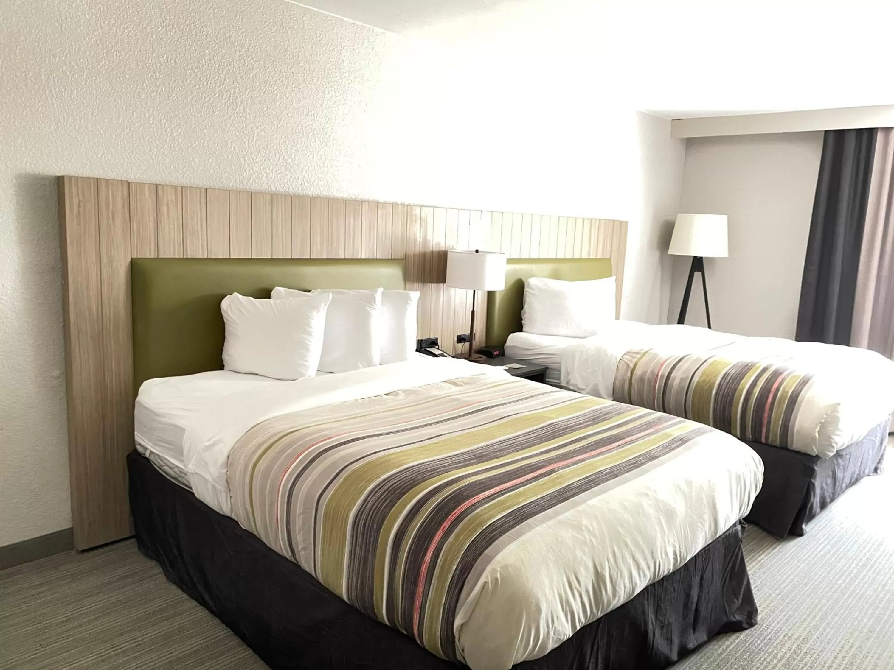 Bed in Country Inn & Suites by Radisson, Greenville, NC