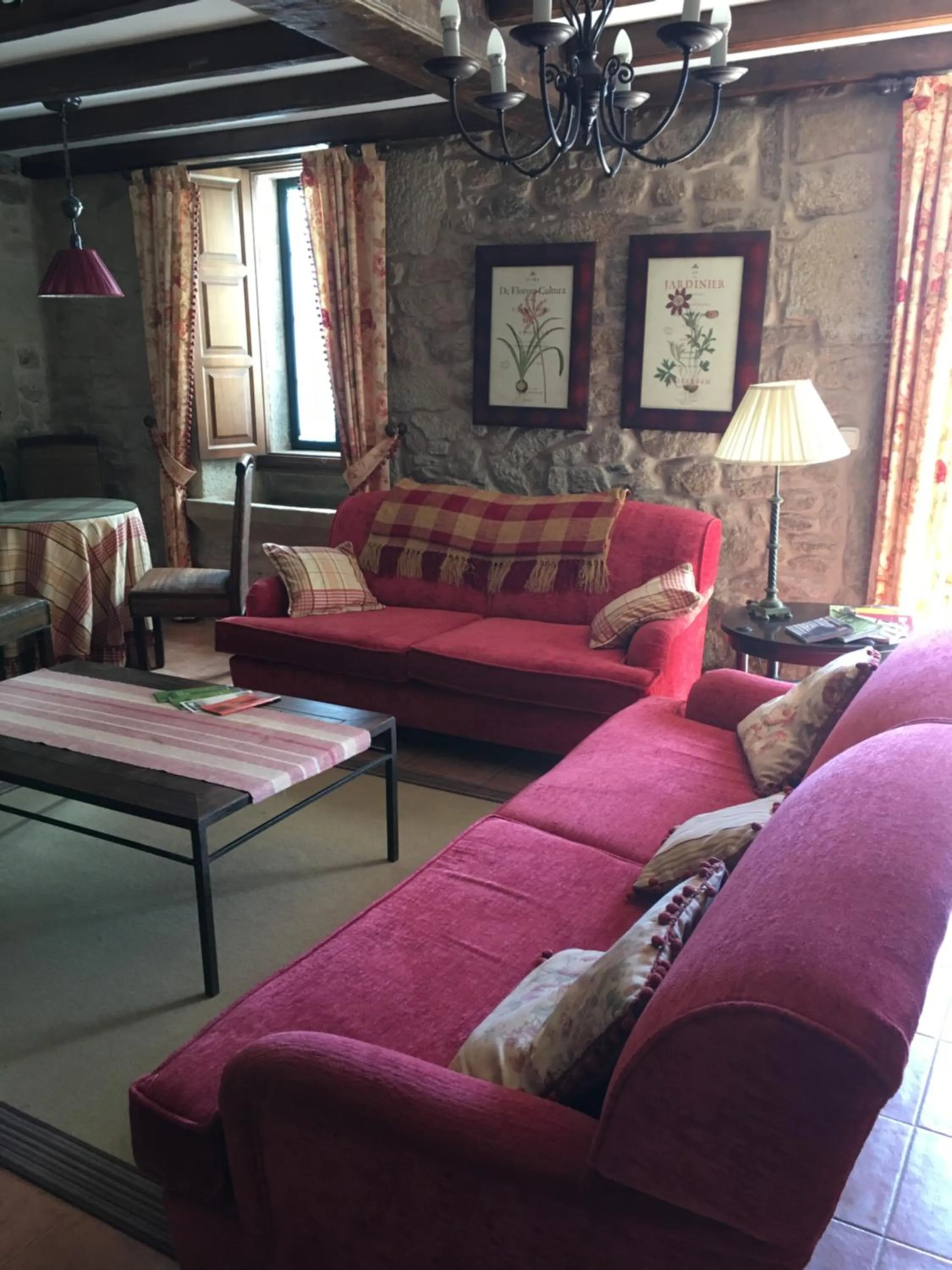 Communal lounge/ TV room in A Casa da Meixida