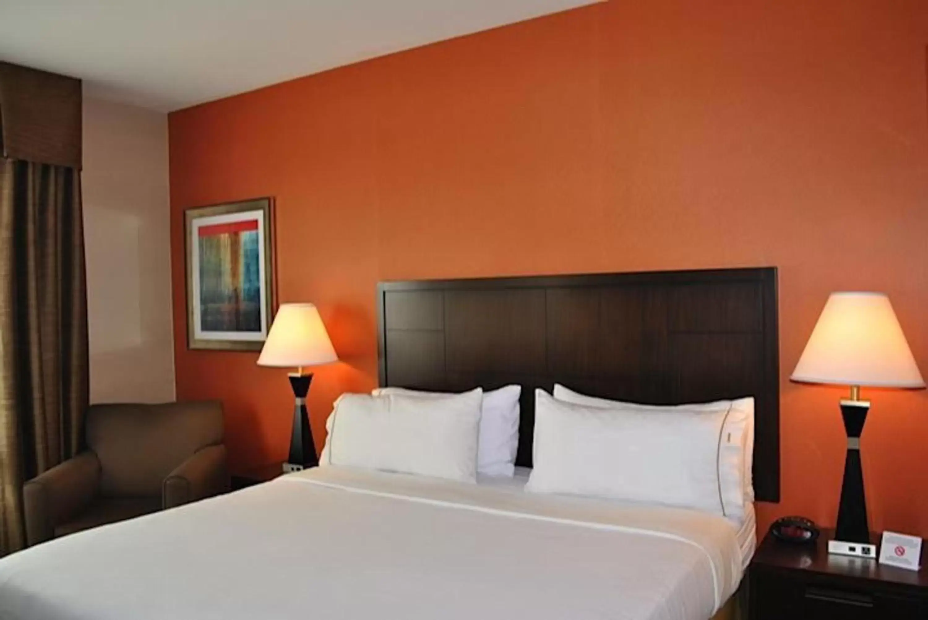Photo of the whole room, Bed in Holiday Inn Express Pittsburgh - Munhall, an IHG Hotel