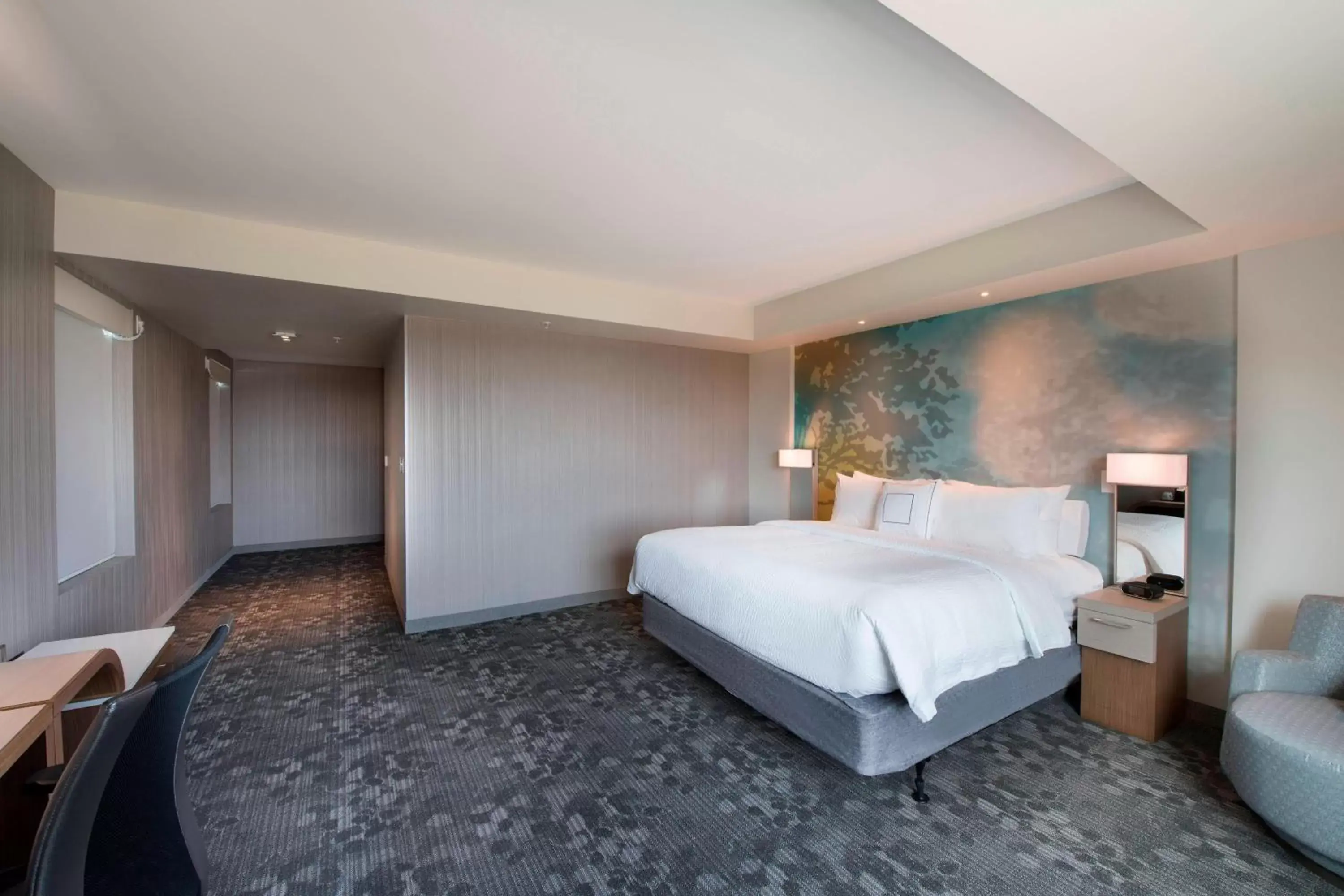 Photo of the whole room, Bed in Courtyard by Marriott Atlanta Alpharetta/Avalon Area