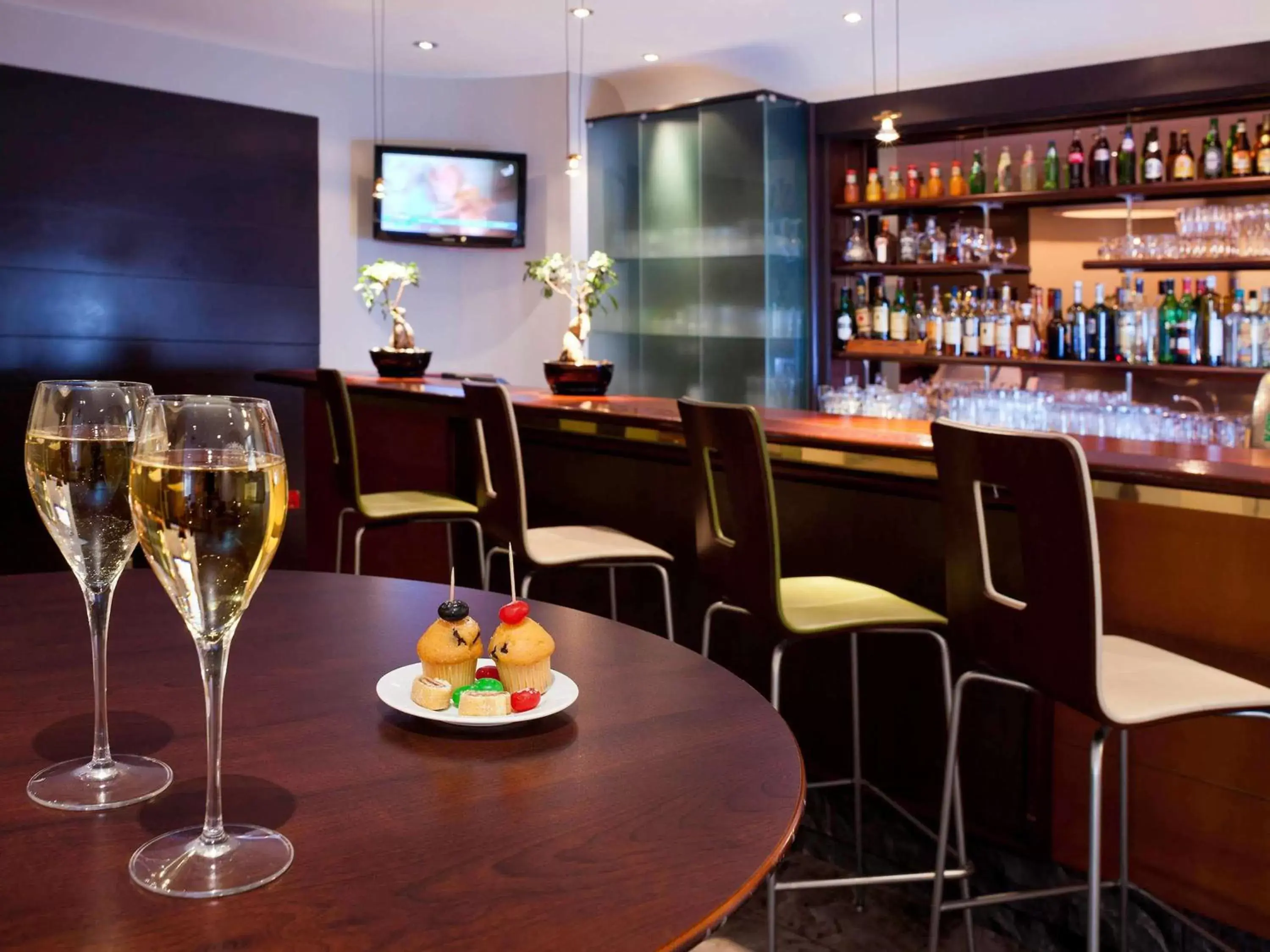 Property building, Lounge/Bar in Mercure Rennes Centre Gare