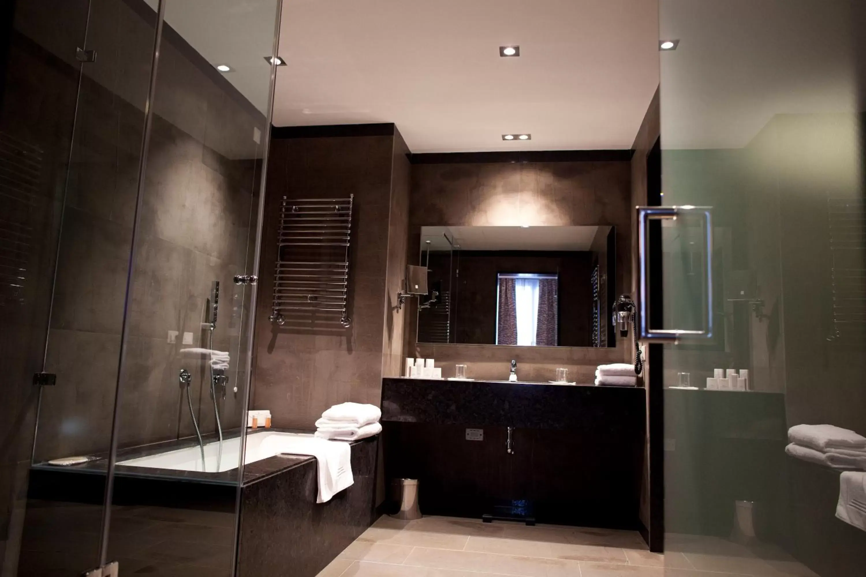 Bathroom in Crowne Plaza Verona Fiera by IHG Bathroom in Crowne Plaza Verona Fiera by IHG