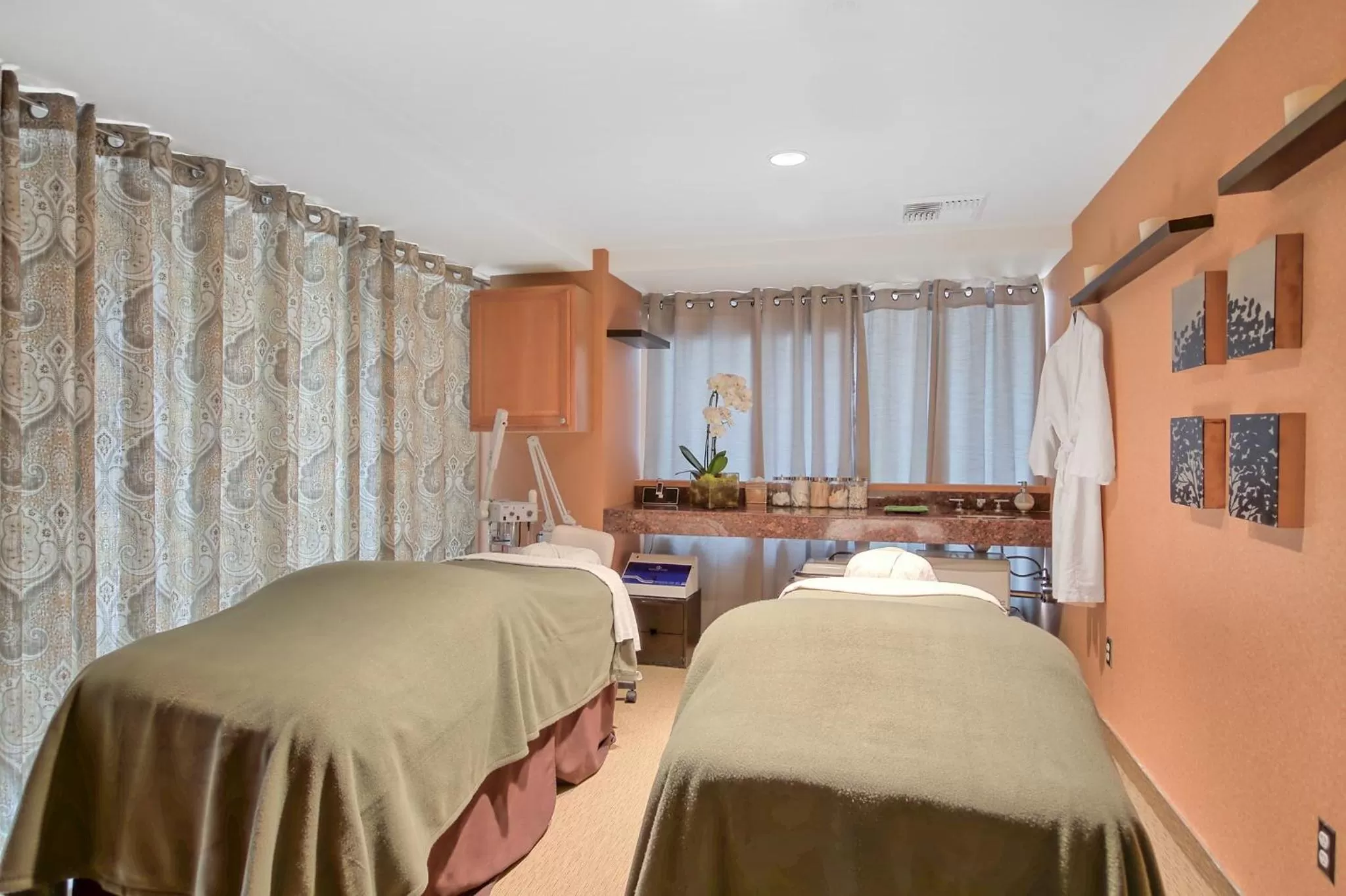 Spa and wellness centre/facilities, Bed in Omni Los Angeles Hotel