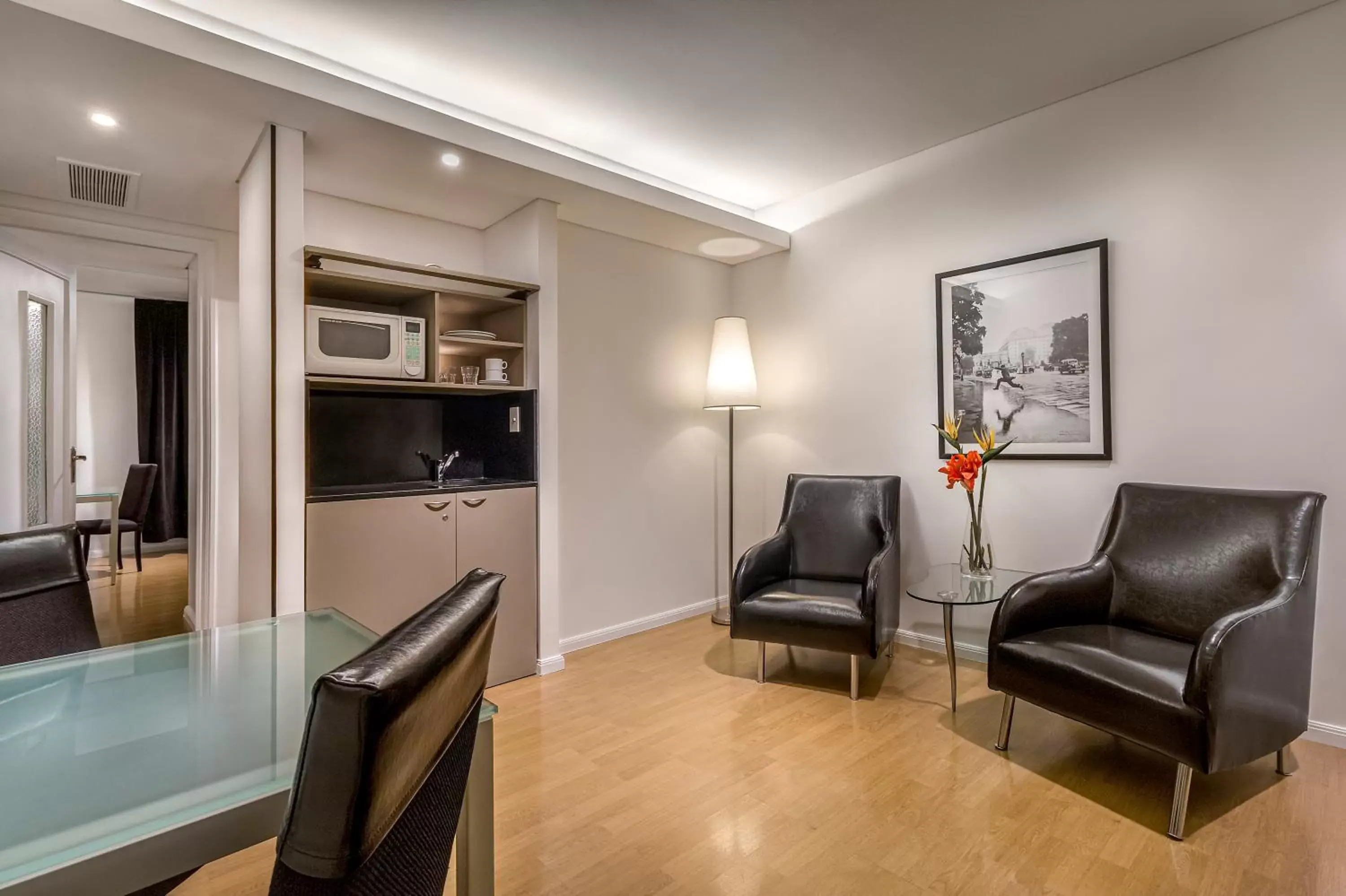 Living room, Seating Area in Broadway Hotel & Suites