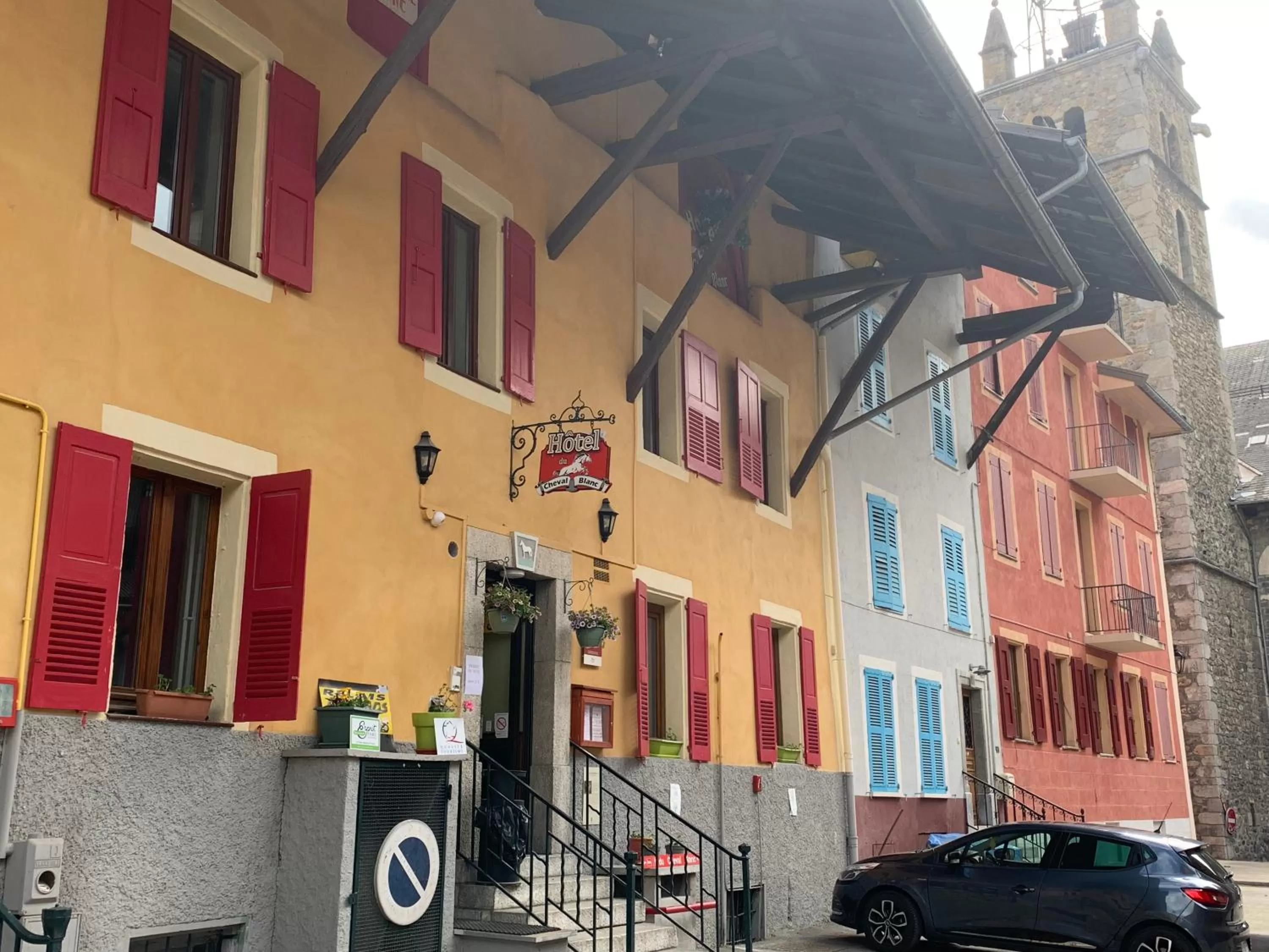 Facade/entrance in Hôtel Du Cheval Blanc Barcelonnette