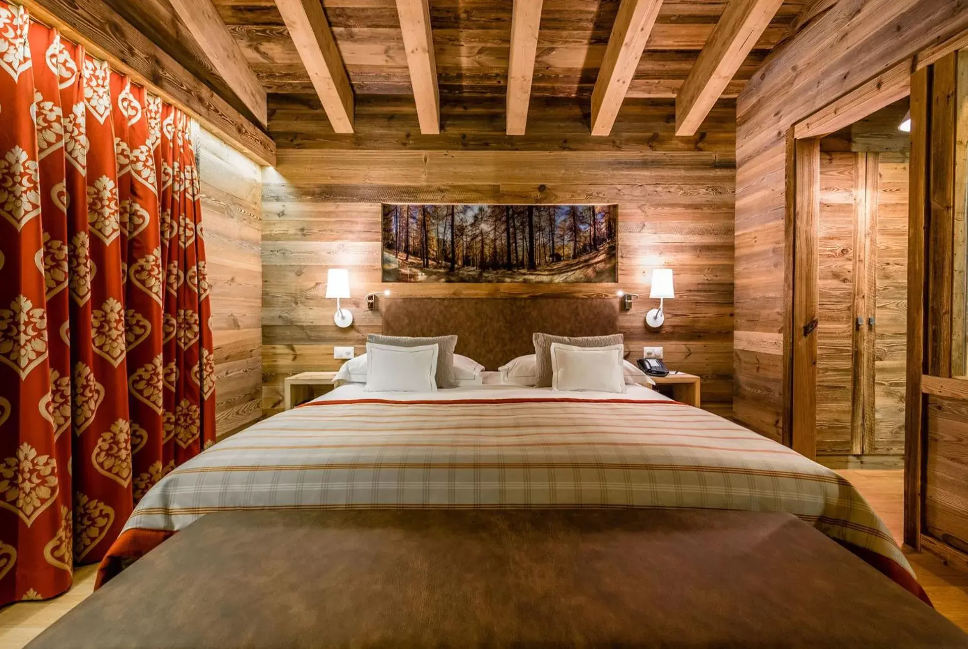 Photo of the whole room, Bed in Nendaz 4 Vallées & SPA 4* Superior