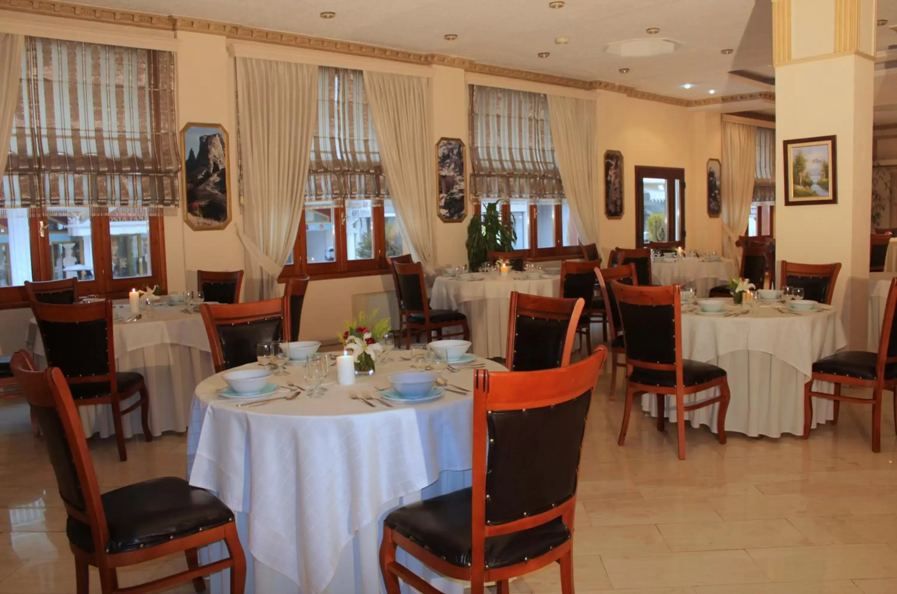 Restaurant/Places to Eat in Famissi Hotel