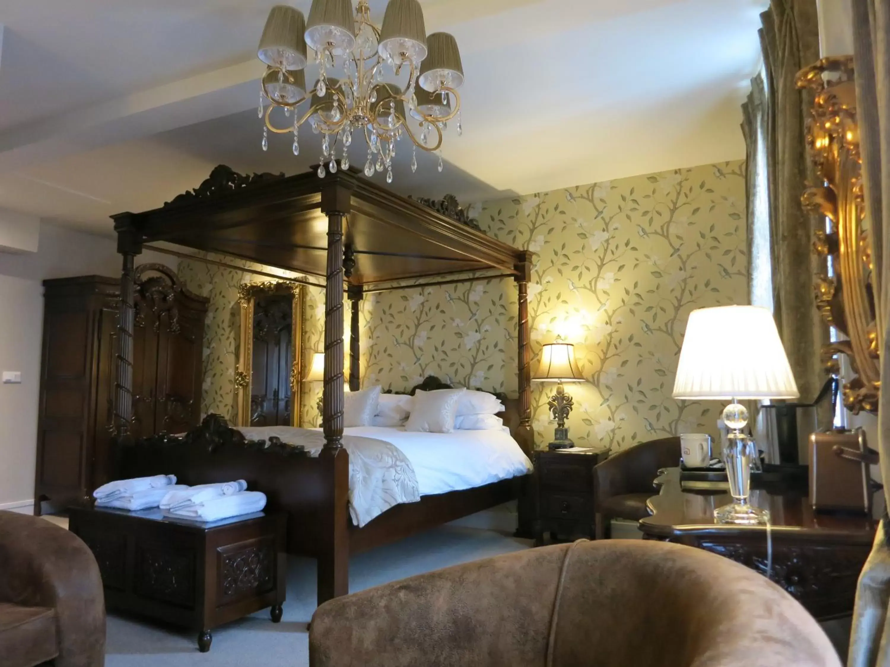 Bedroom, Bed in Logis Hotel De France