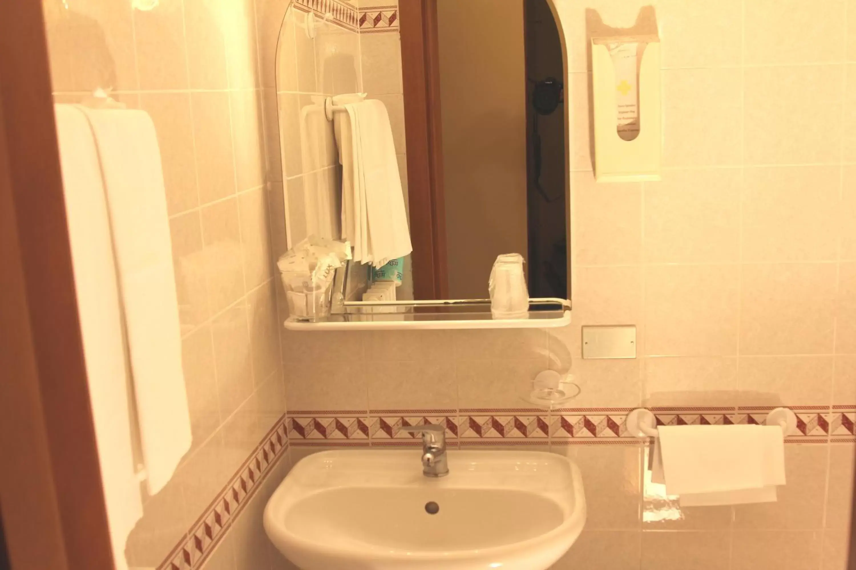 Bathroom in Hotel Trattoria Pallotta