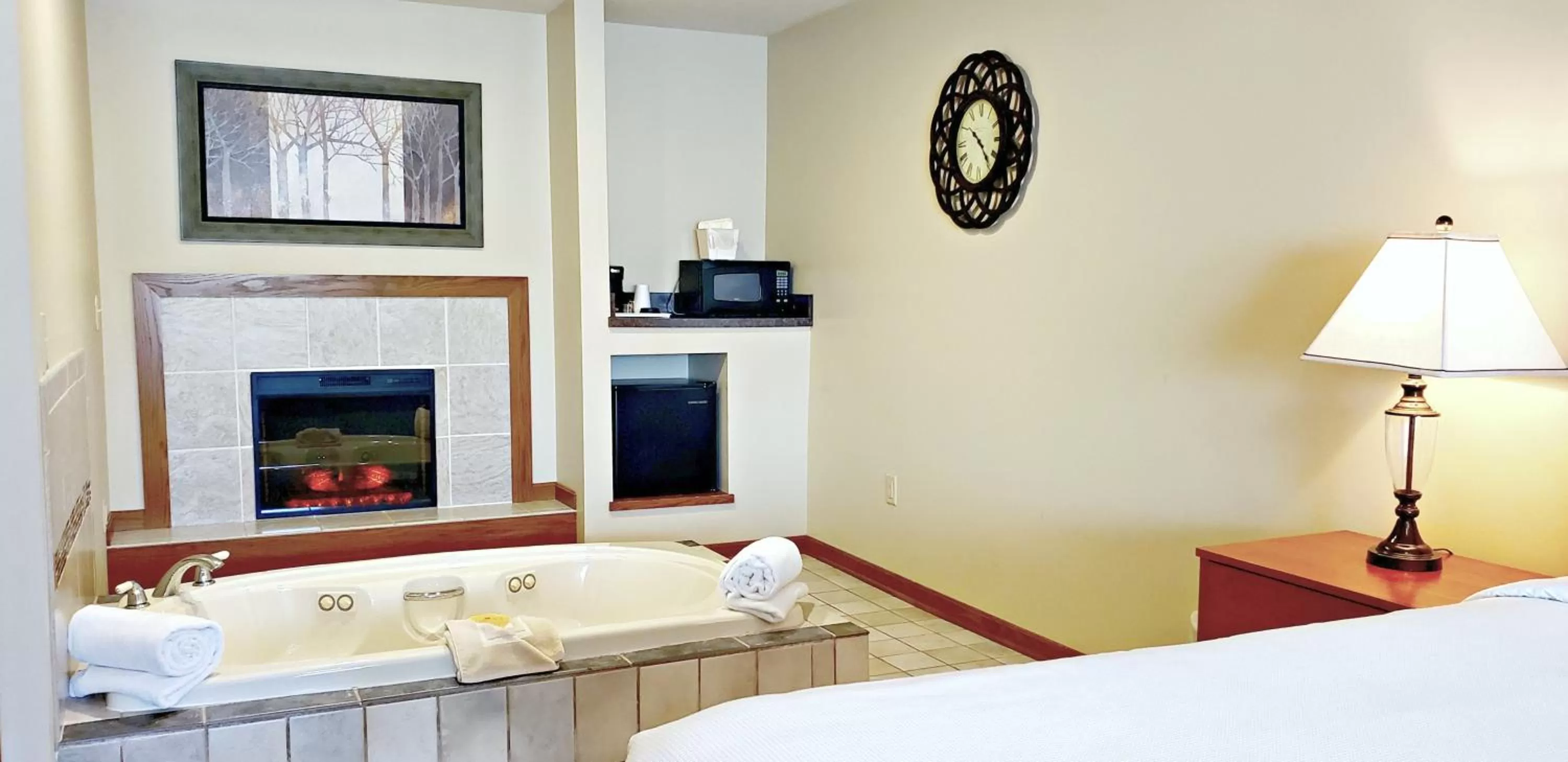 Hot Tub, Bed in Berlin Heritage Inn