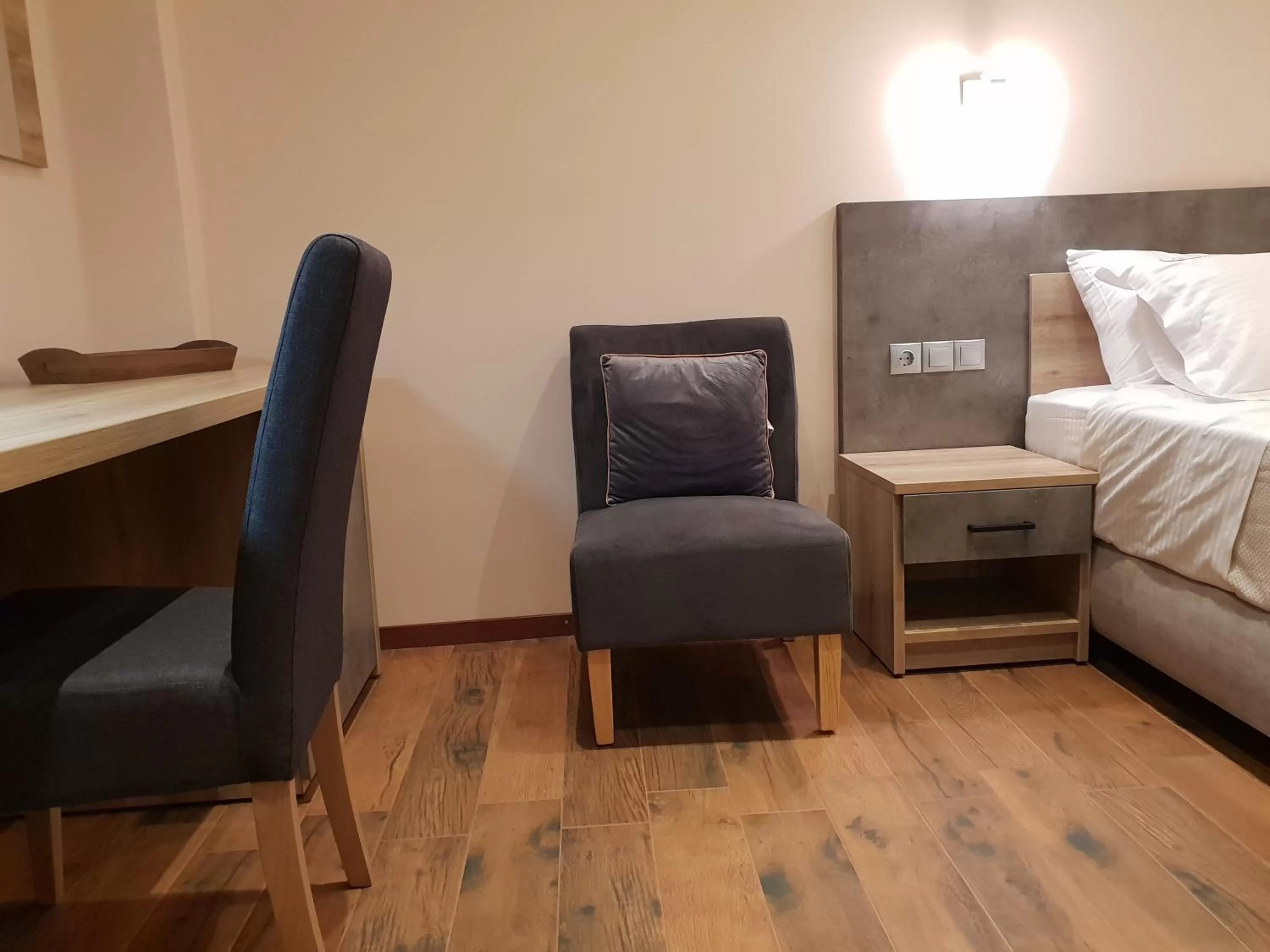 Photo of the whole room, Bed in Mondeus Inn Luxury