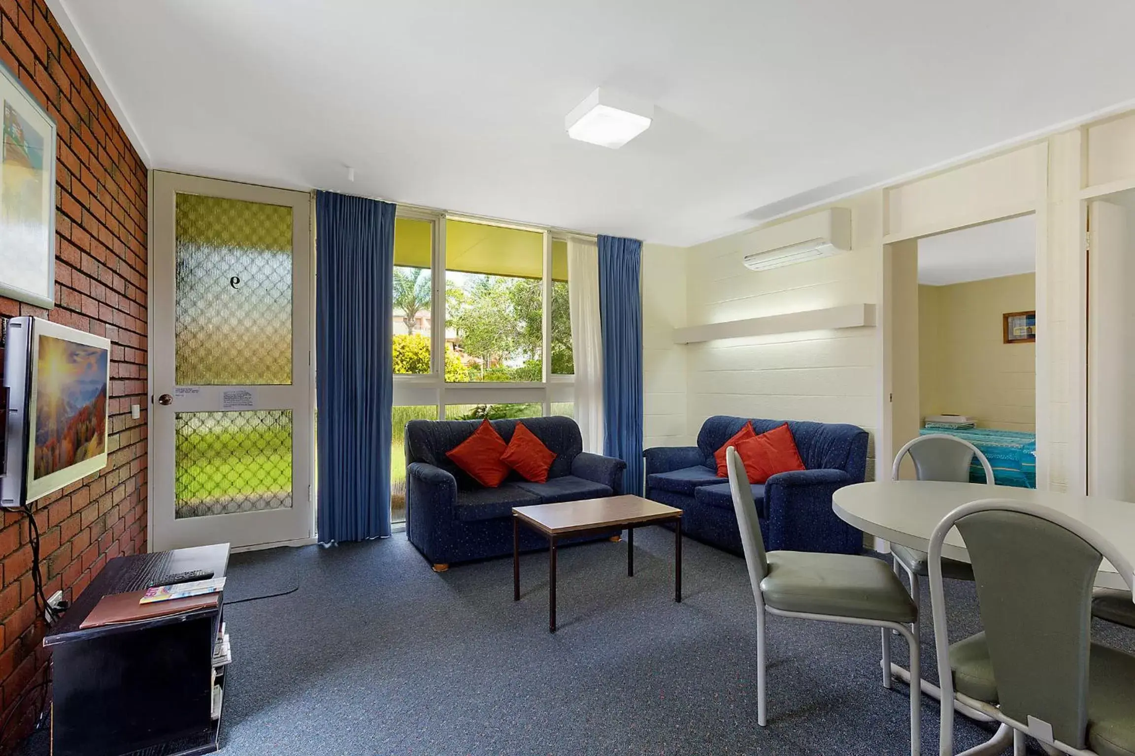 Large Two-Bedroom Family Apartment (6 Adults) in Kalindo Merimbula