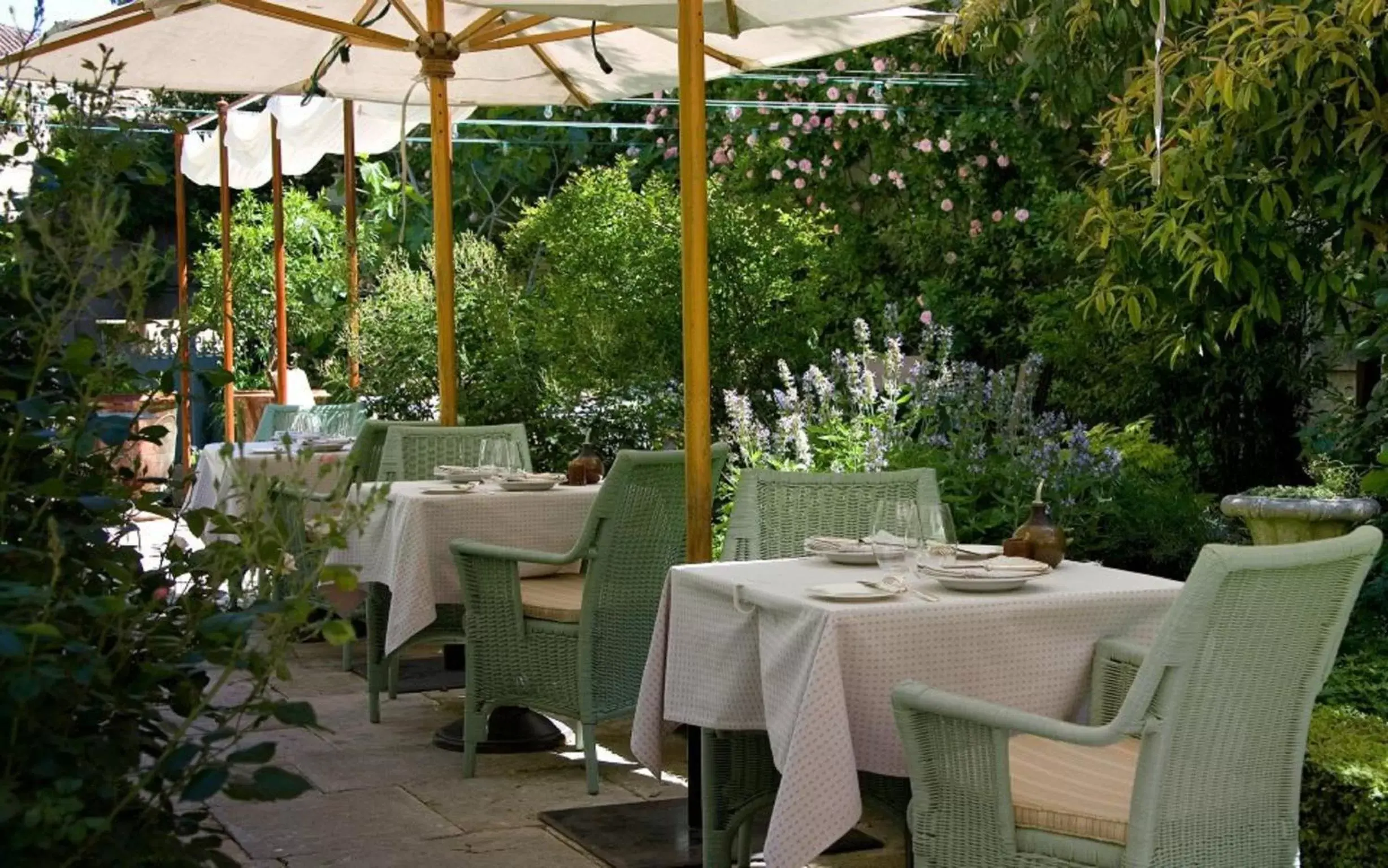 Patio, Restaurant/Places to Eat in La Mirande