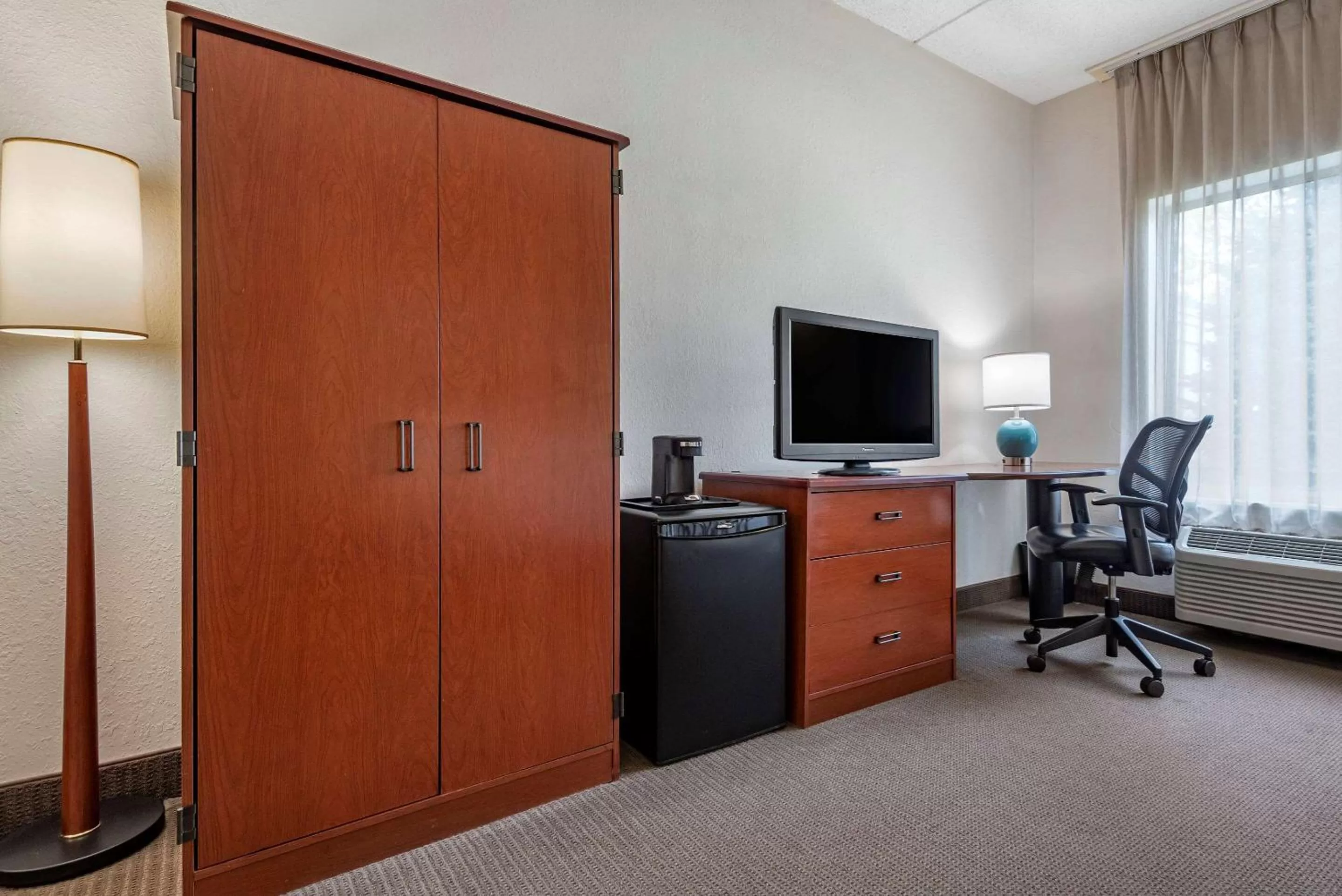 TV and multimedia in Sleep Inn Amherst - Buffalo North near University