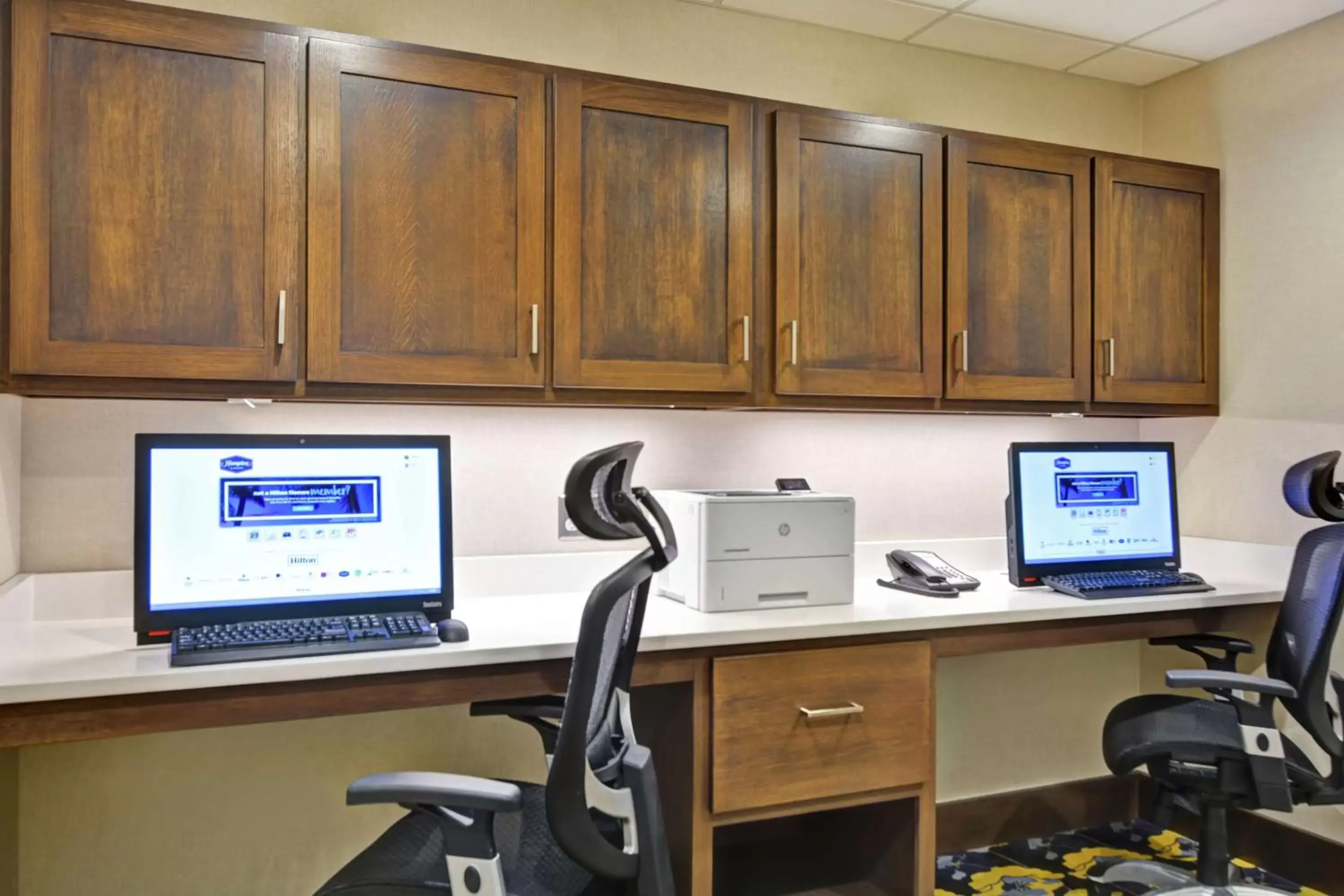 Business facilities, Business Area/Conference Room in Hampton Inn By Hilton Suites Ashland, Ohio