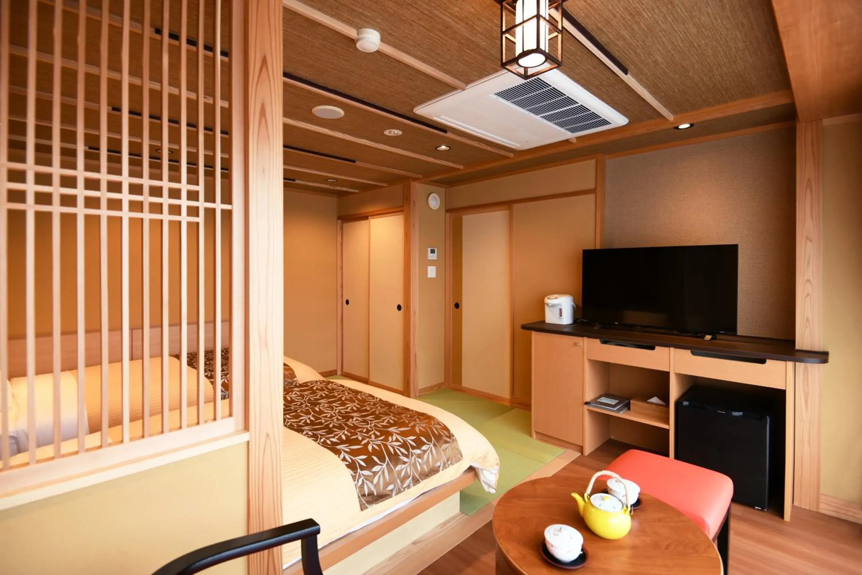 Bedroom, TV/Entertainment Center in Kasuitei Ooya
