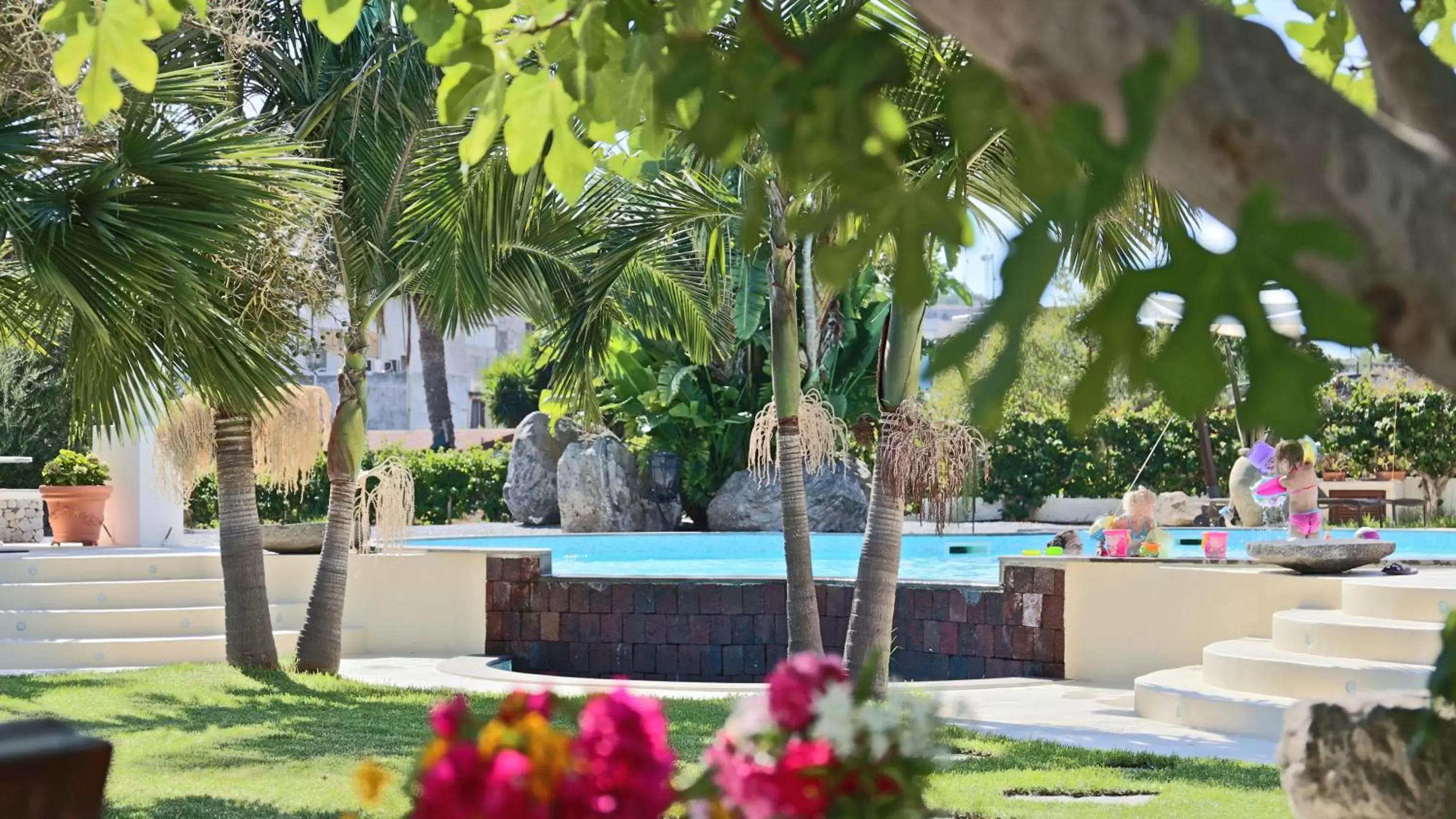 Garden, Swimming Pool in Residence Hotel La Giara