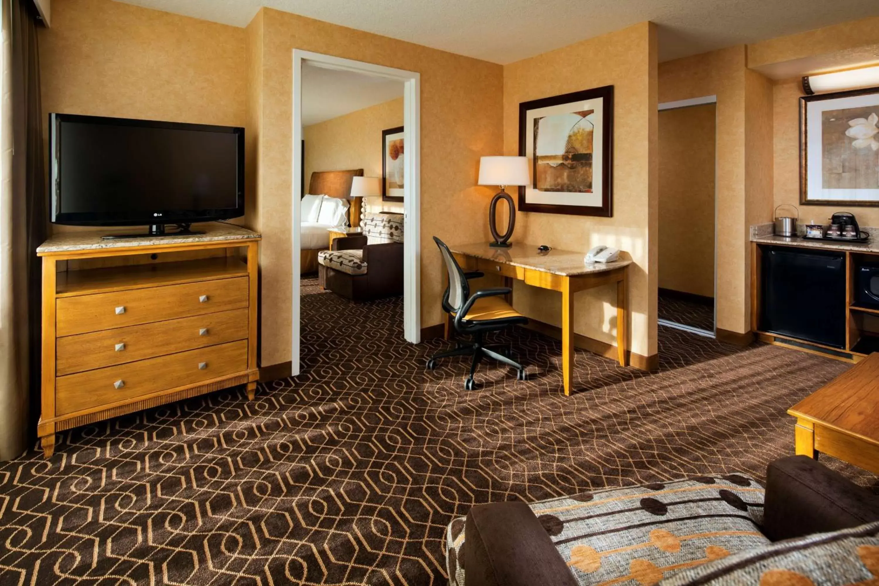 Living room, TV/Entertainment Center in DoubleTree Suites By Hilton Anaheim Resort/Convention Center