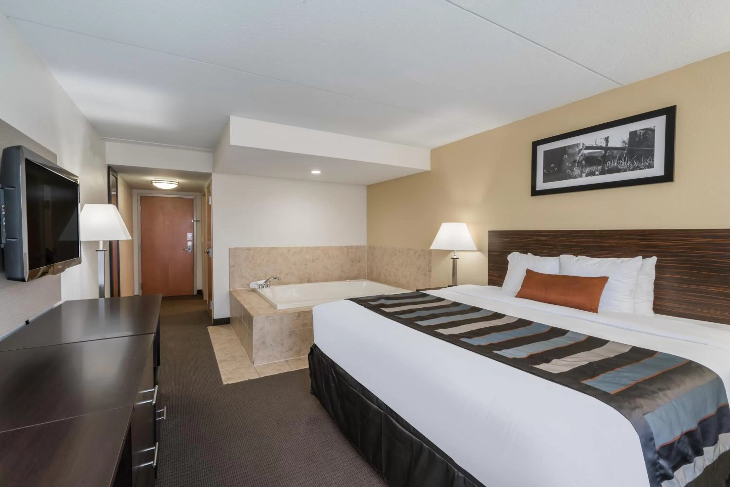 Bedroom, Bed in Wingate by Wyndham Bowling Green