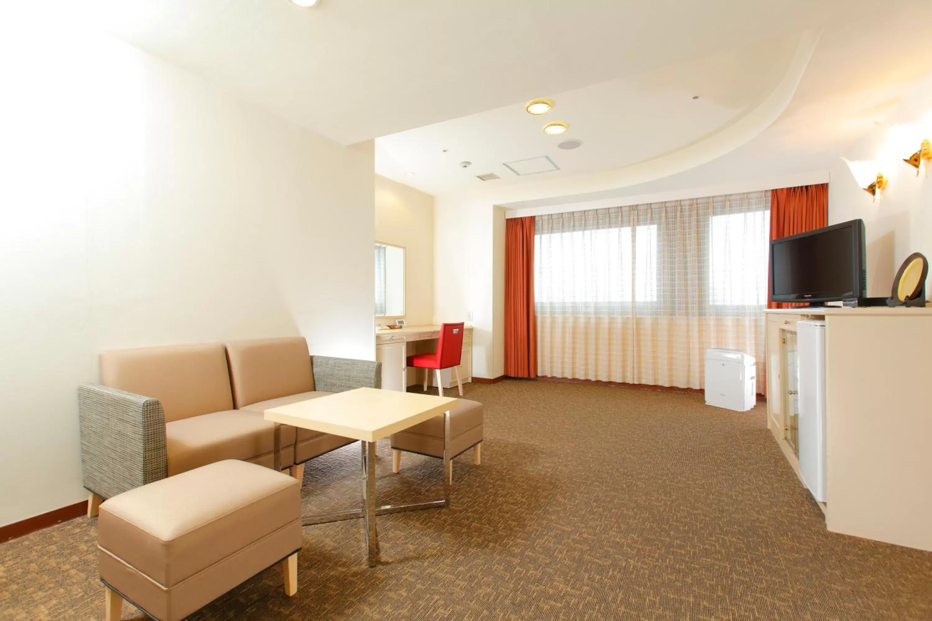 Photo of the whole room, Seating Area in HOTEL MYSTAYS Utsunomiya