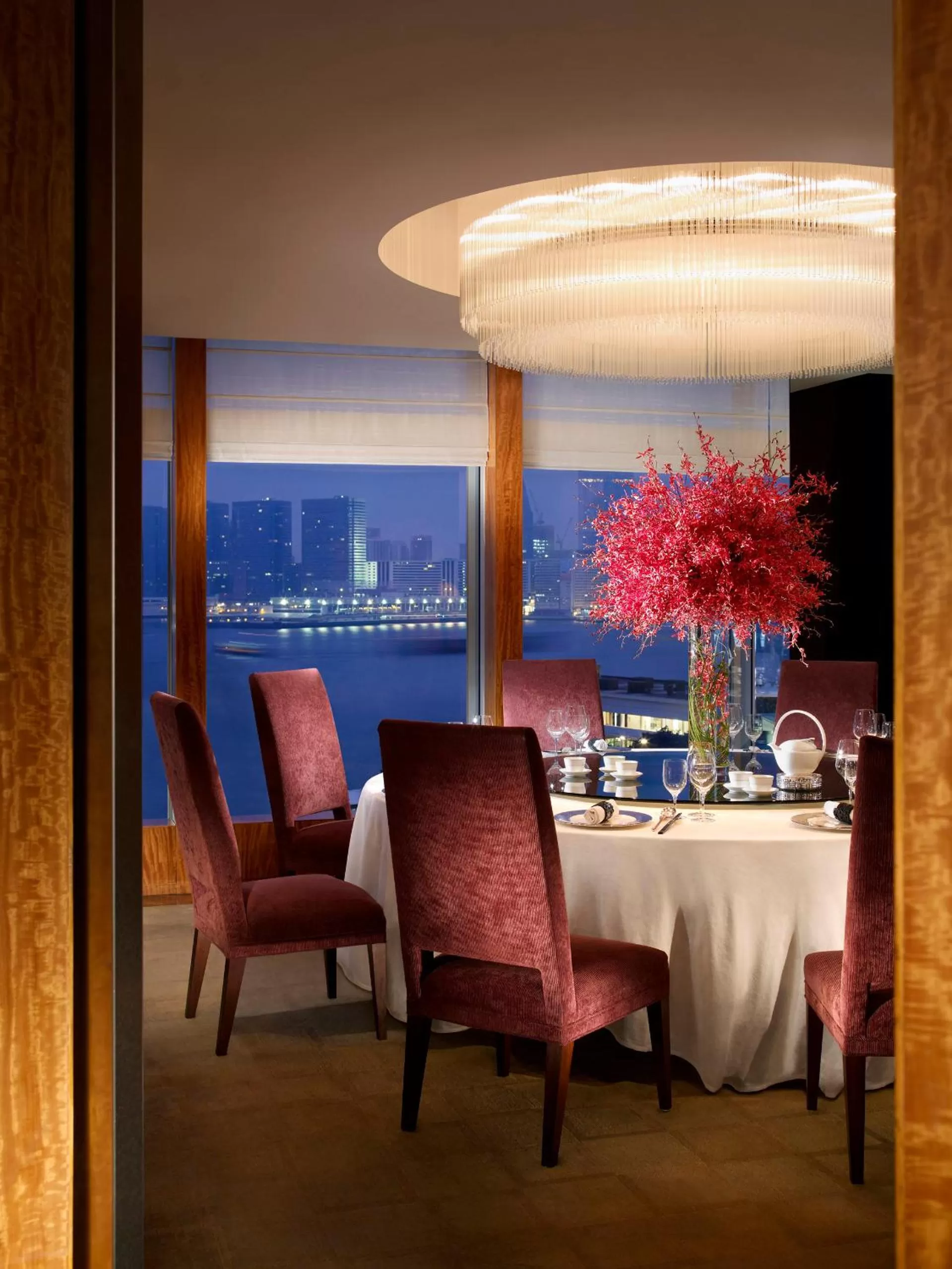 Restaurant/places to eat in Four Seasons Hotel Hong Kong