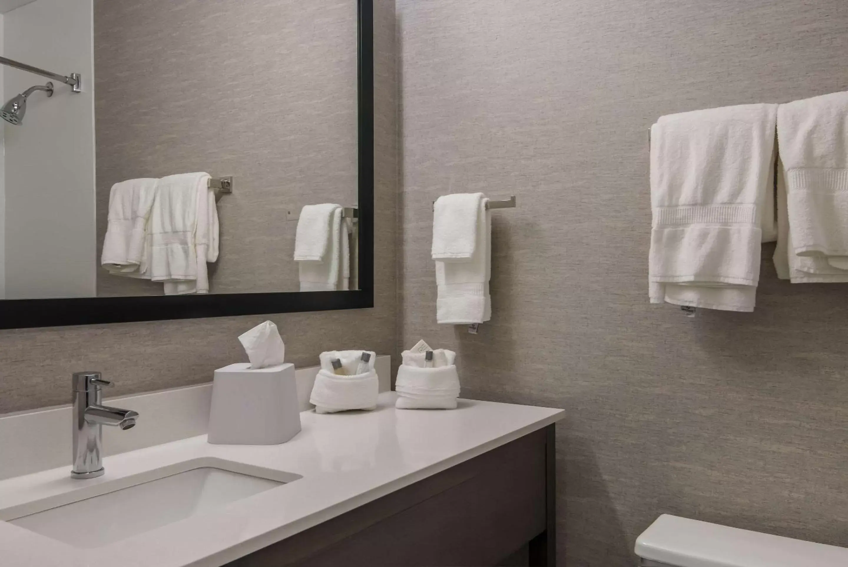 Bathroom in The Inn on Maritime Bay, Ascend Hotel Collection