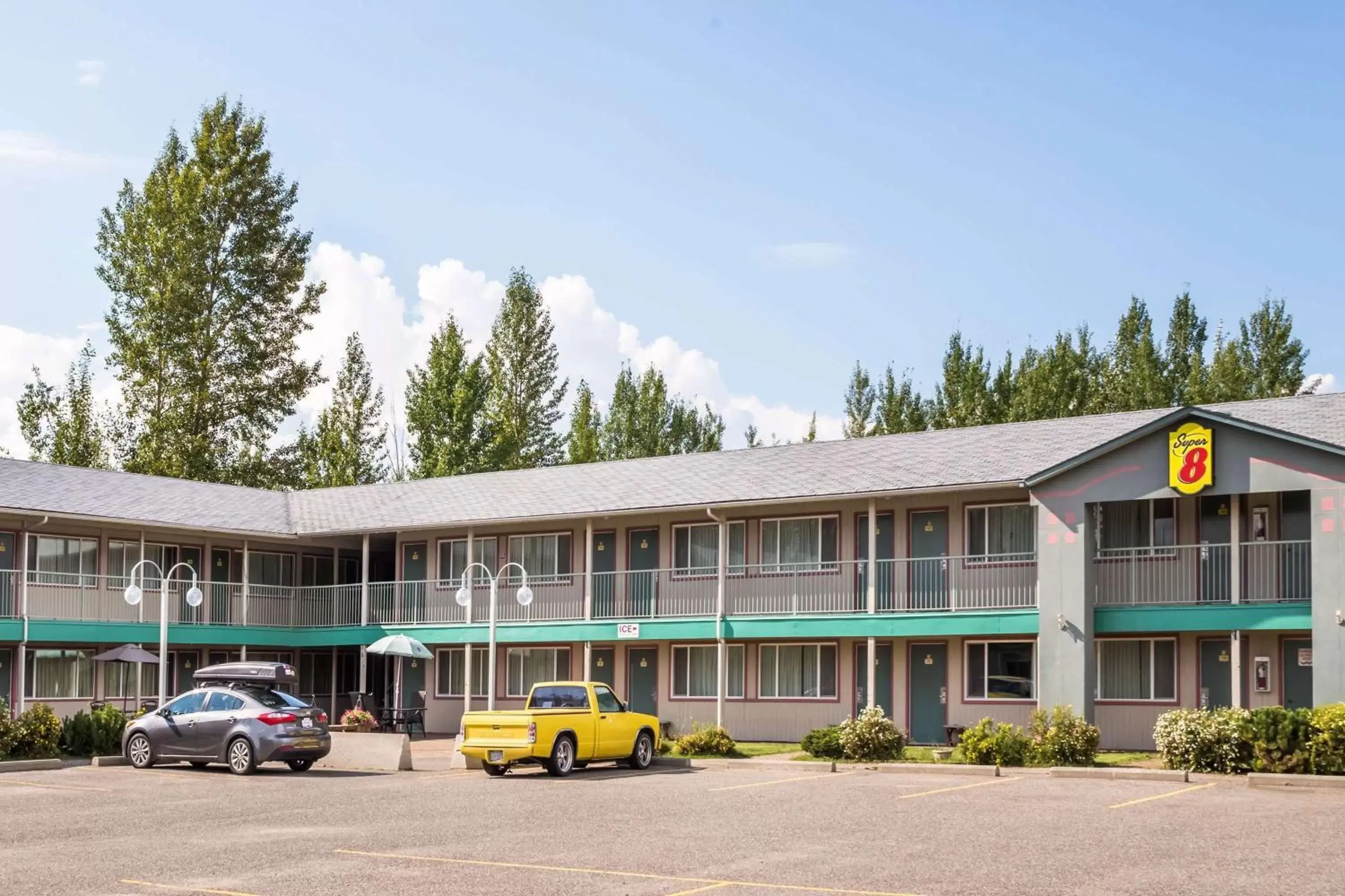 Property Building in Super 8 by Wyndham Quesnel BC