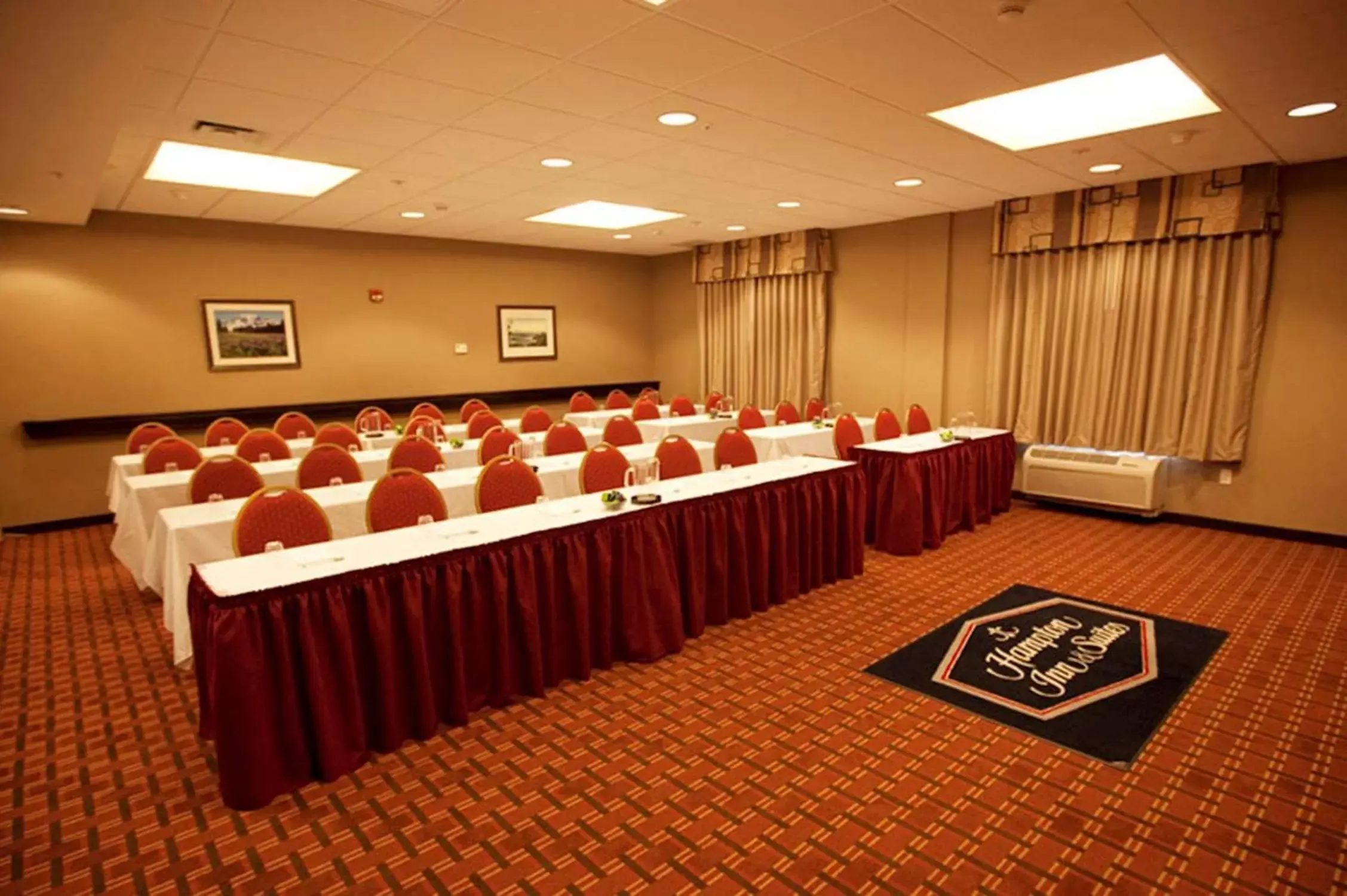 Meeting/conference room in Hampton Inn & Suites by Hilton Seattle/Kent