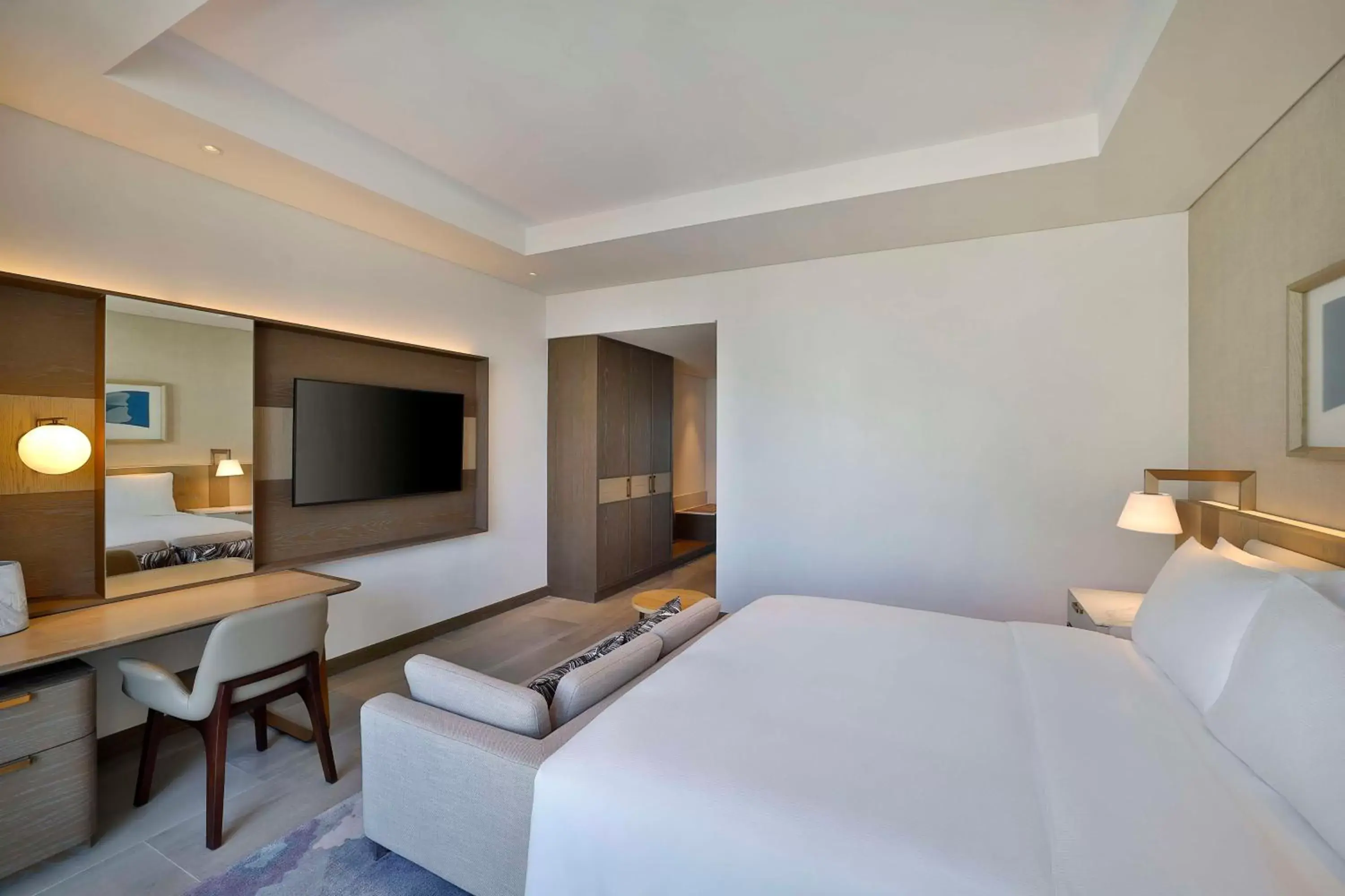 Bedroom, Bed in Hilton Abu Dhabi Yas Island