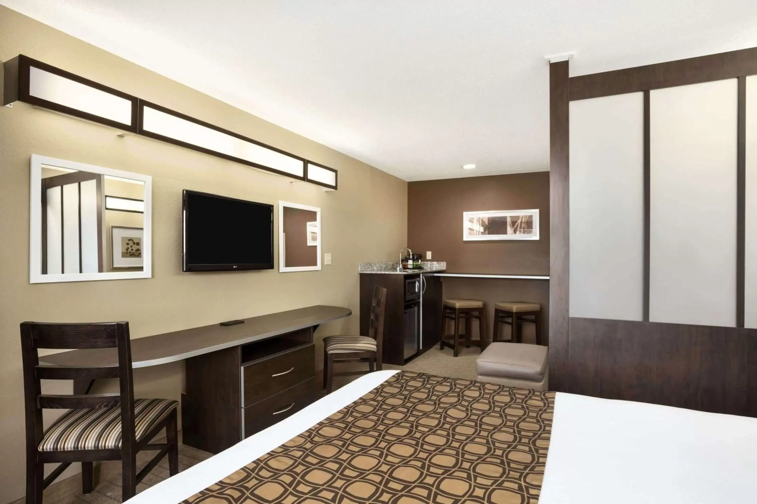 Photo of the whole room, TV/Entertainment Center in Microtel Inn & Suites by Wyndham Cambridge