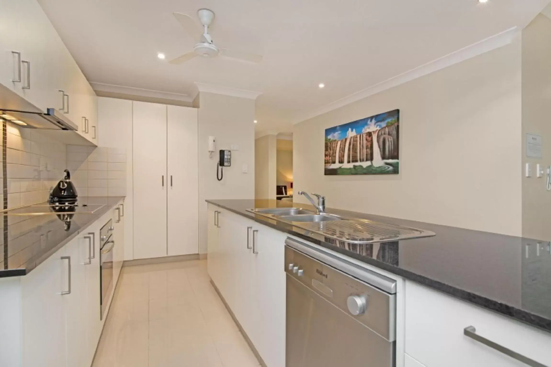 Kitchen or kitchenette, Kitchen/Kitchenette in Argus Apartments Darwin