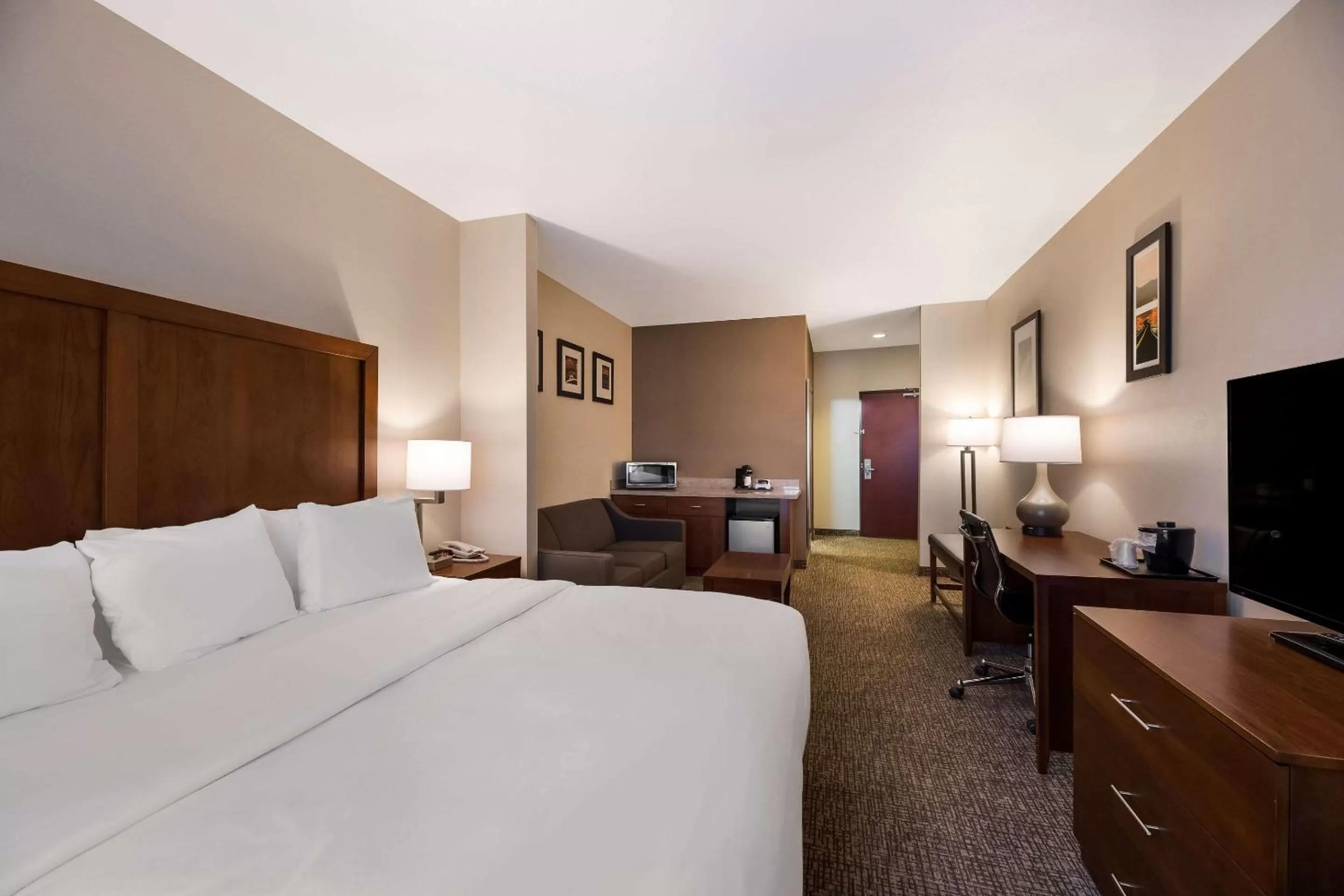 Bedroom, Bed in Comfort Inn & Suites Las Vegas - Nellis