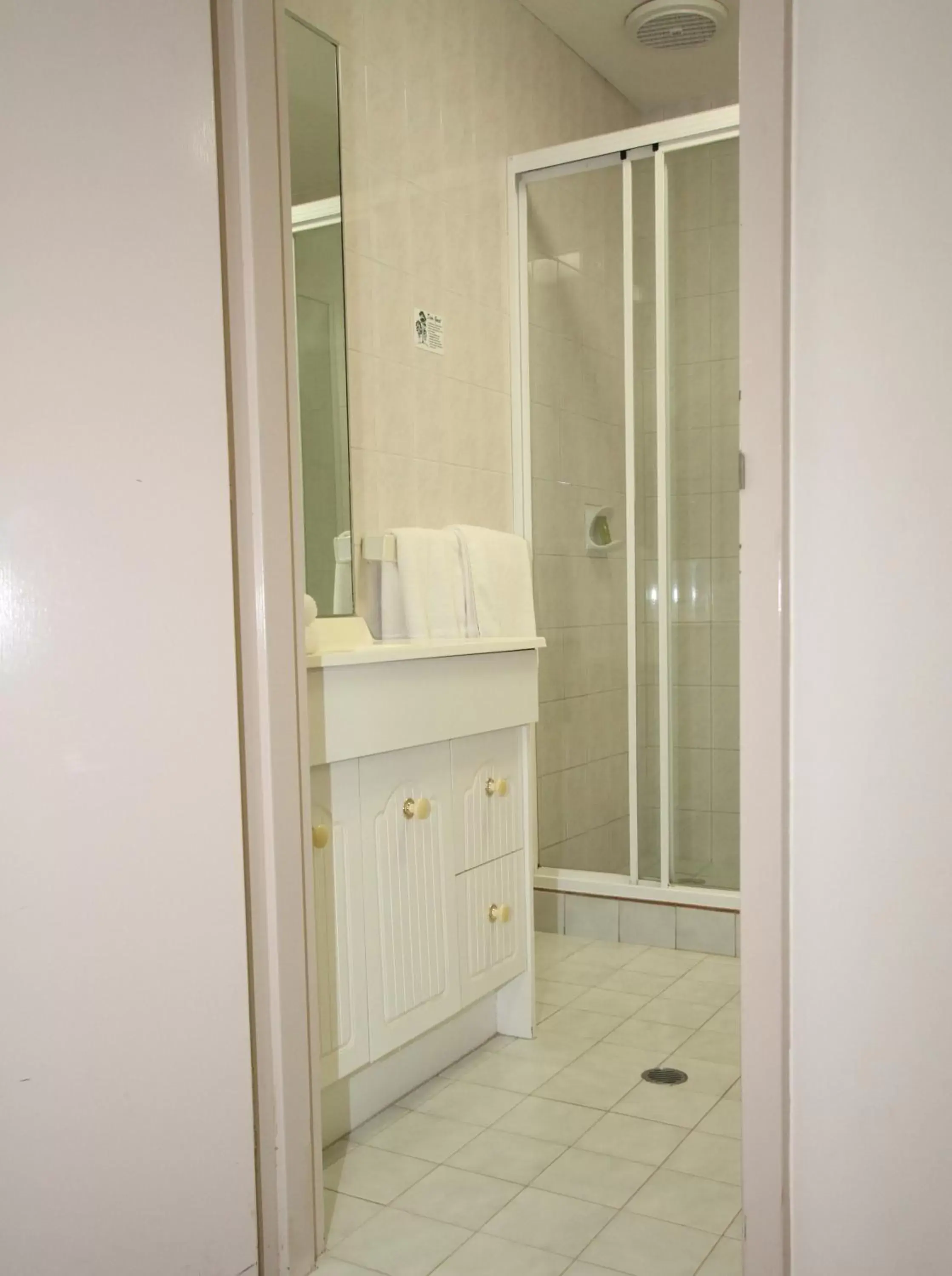 Bathroom in Comfort Inn & Suites Goodearth Perth