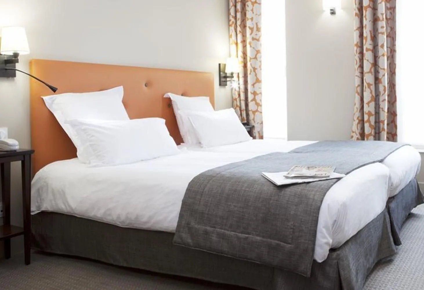 Bed in Hôtel Le Relais Saint Charles