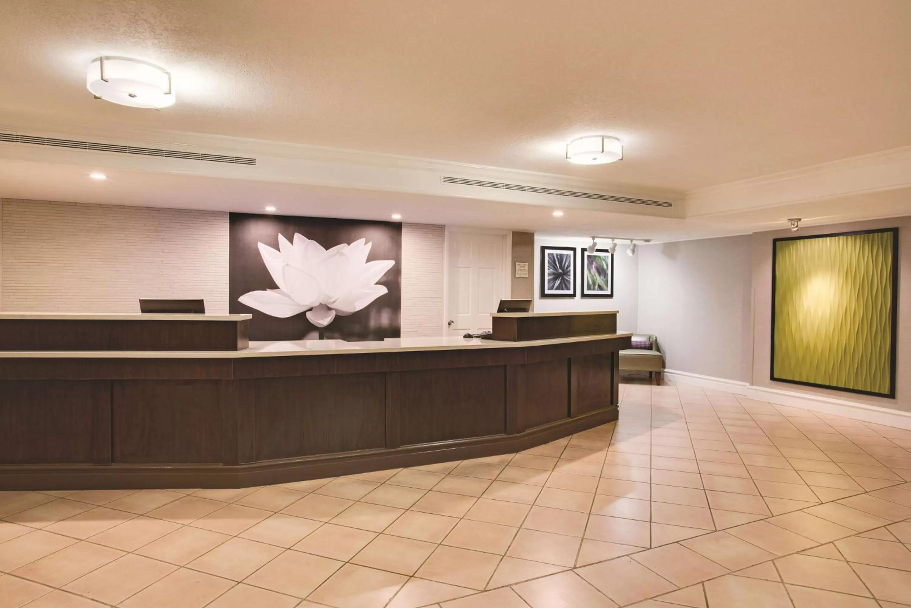 Lobby or reception in Days Inn by Wyndham Gainesville Florida