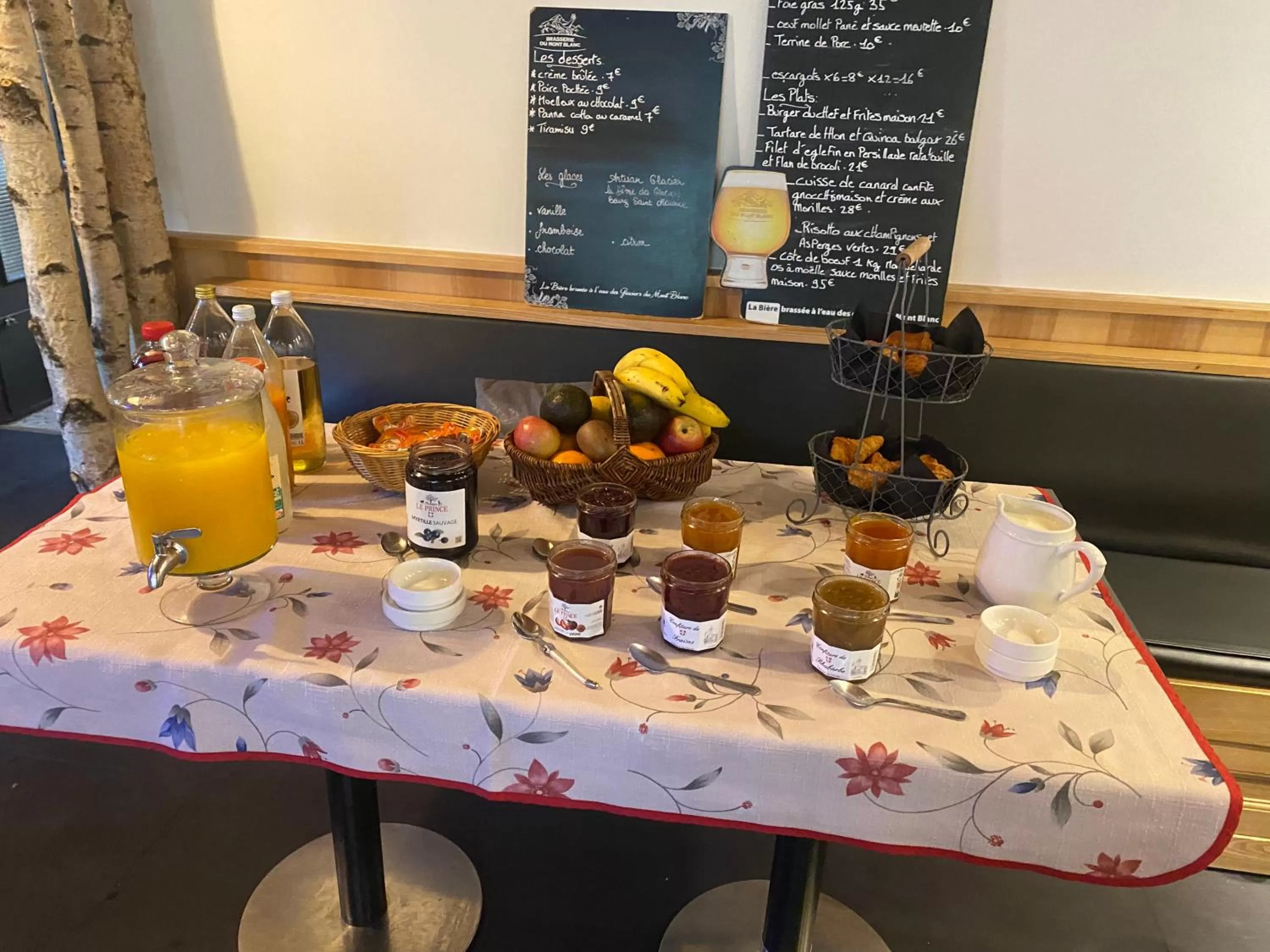 Breakfast in Hôtel Restaurant "La Petite Auberge"