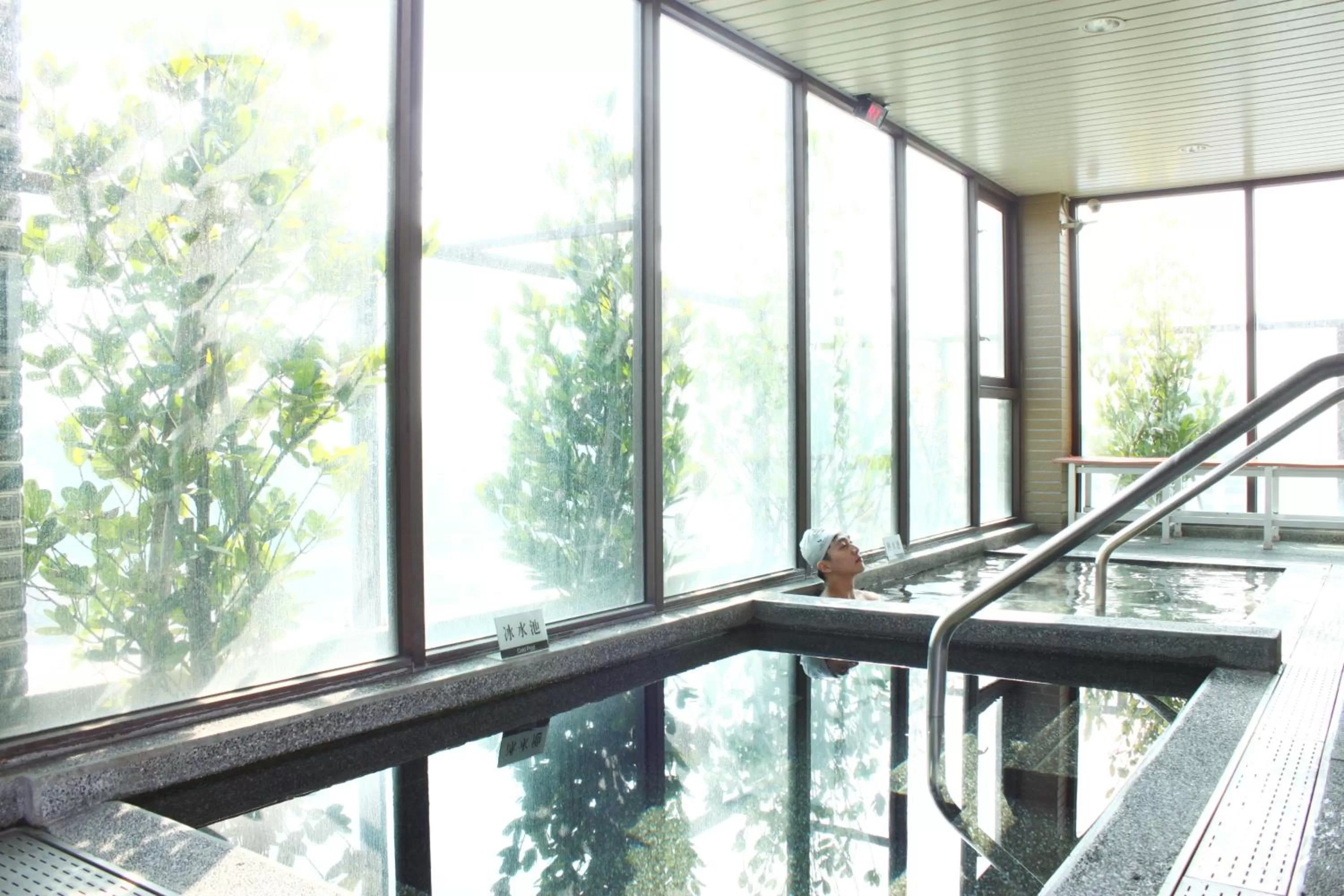 Swimming pool in Maison de Chine Chao Yin Building