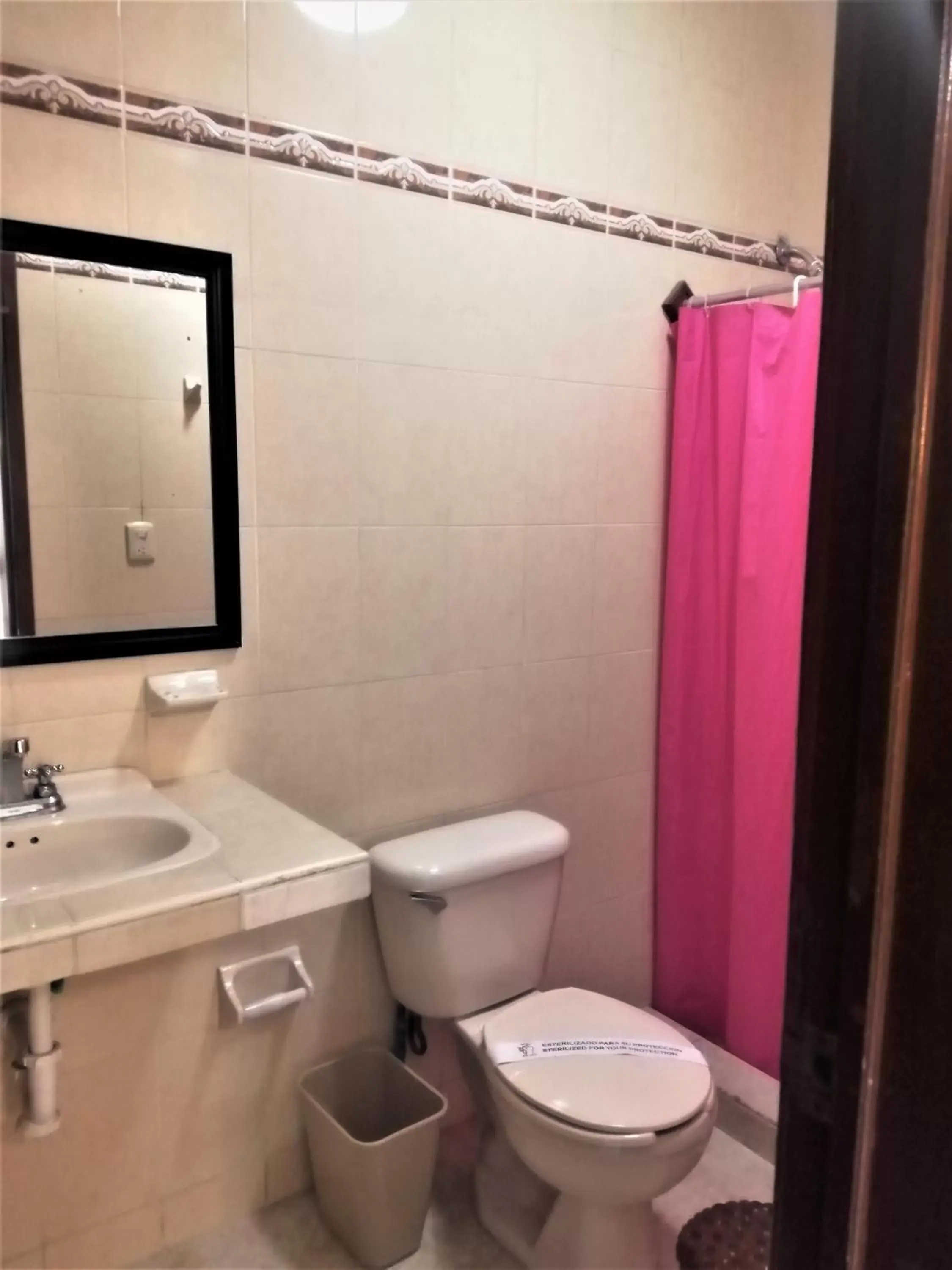 Toilet, Bathroom in Hotel Santa Lucía