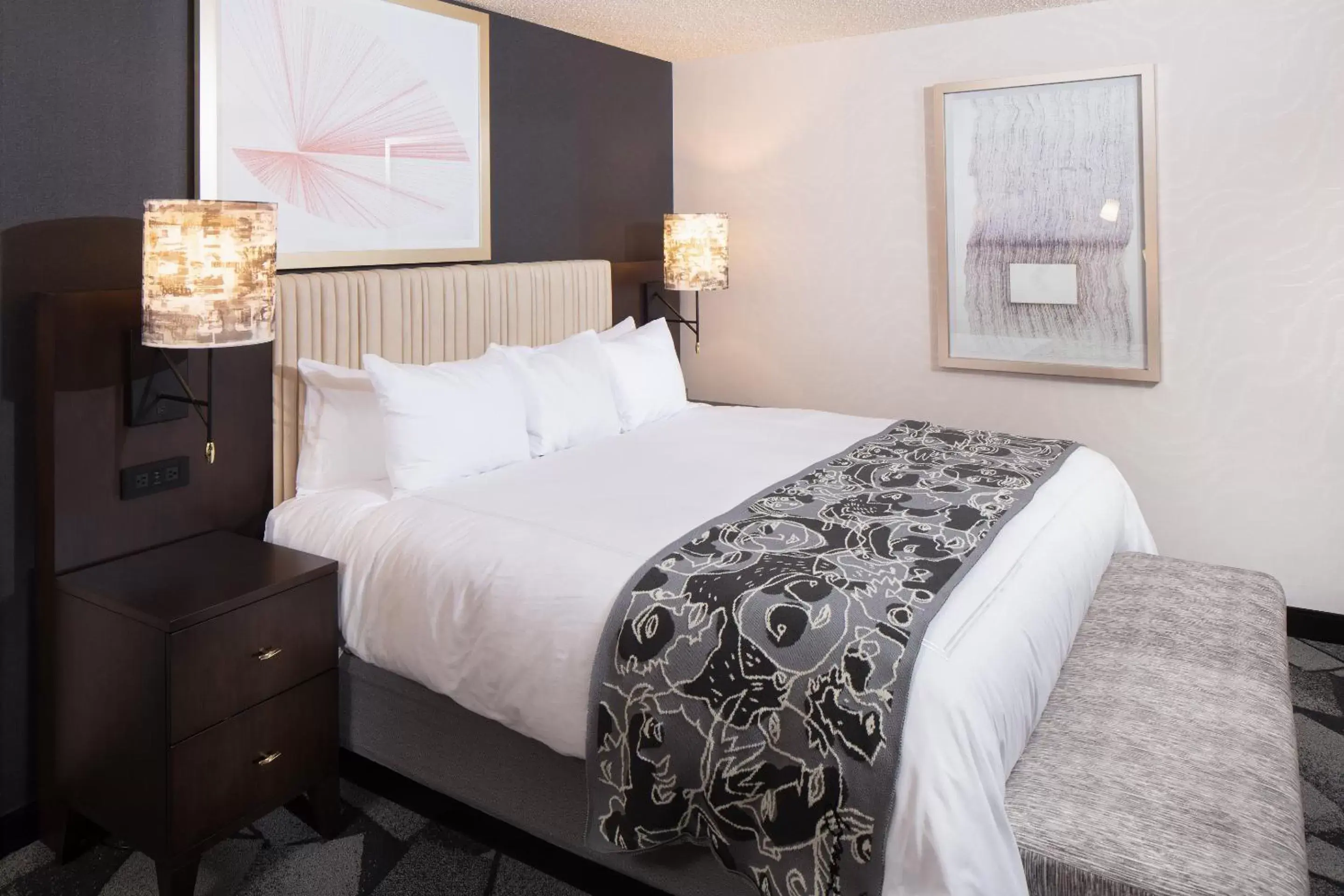 Oversize Corner King with Seating Area with Study Access in Saint Kate - The Arts Hotel Oversize Corner King with Seating Area with Study Access in Saint Kate - The Arts Hotel