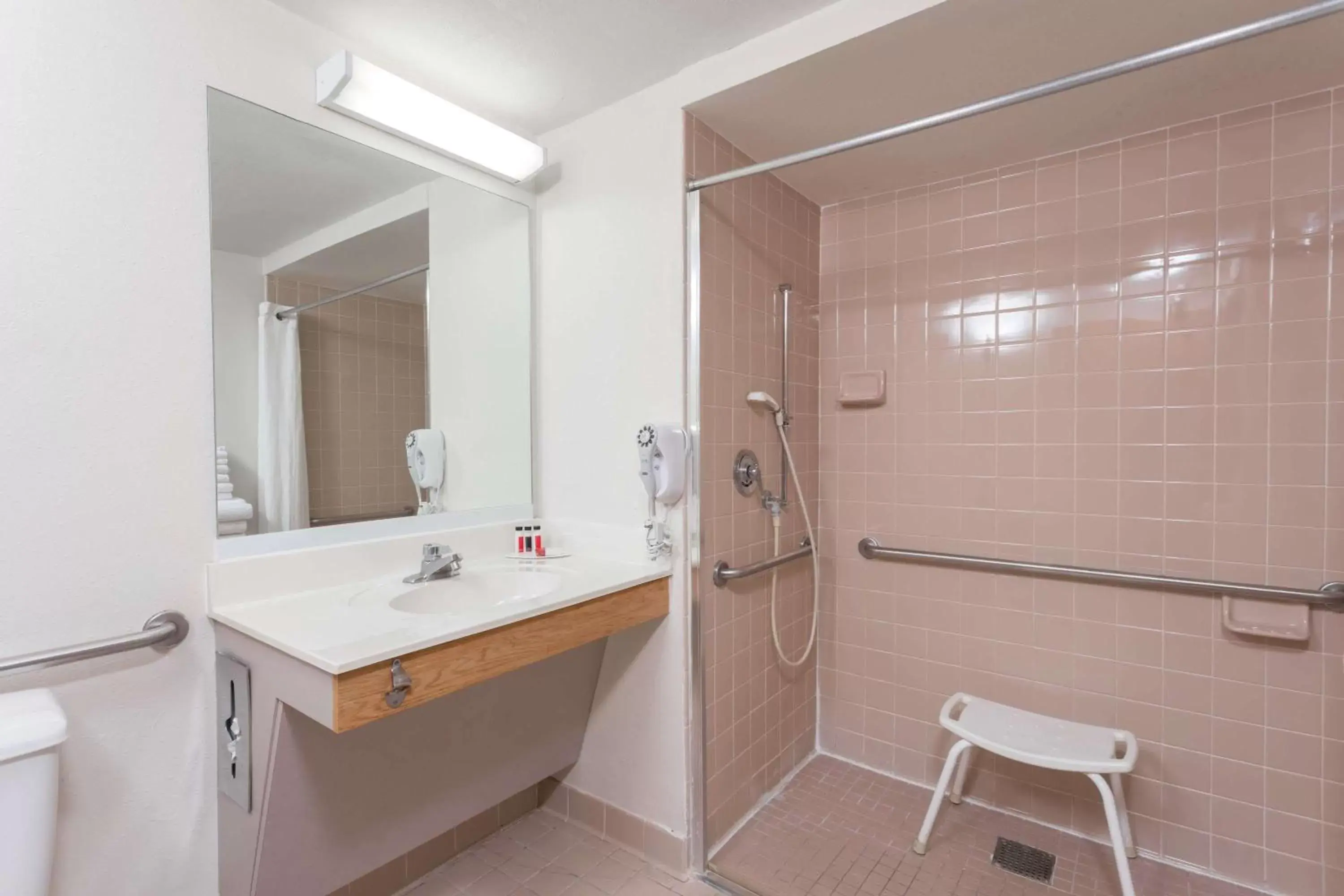 Shower, Bathroom in Super 8 by Wyndham Germantown/Milwaukee