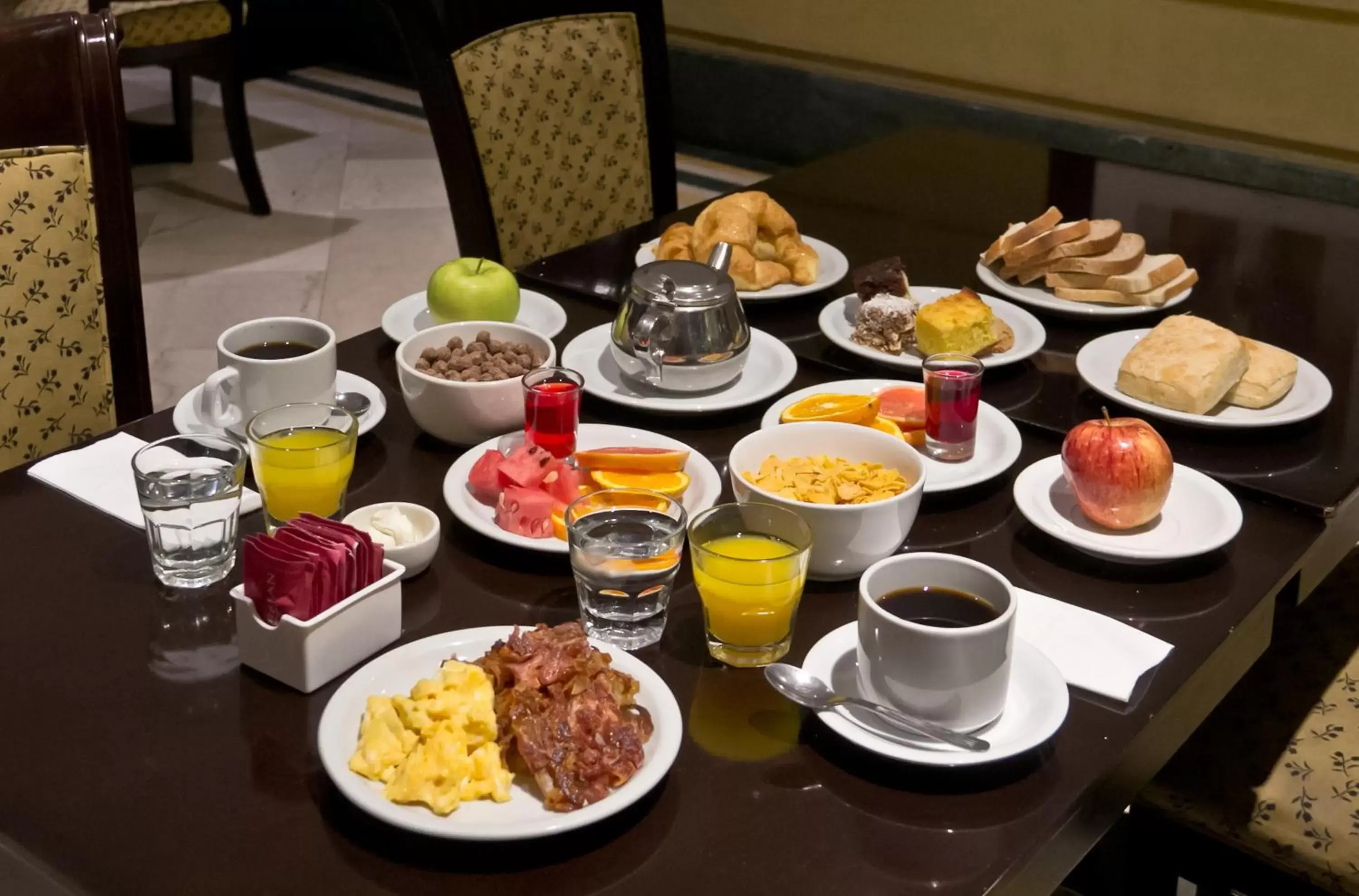 Food and drinks in Amerian Executive Hotel Mendoza